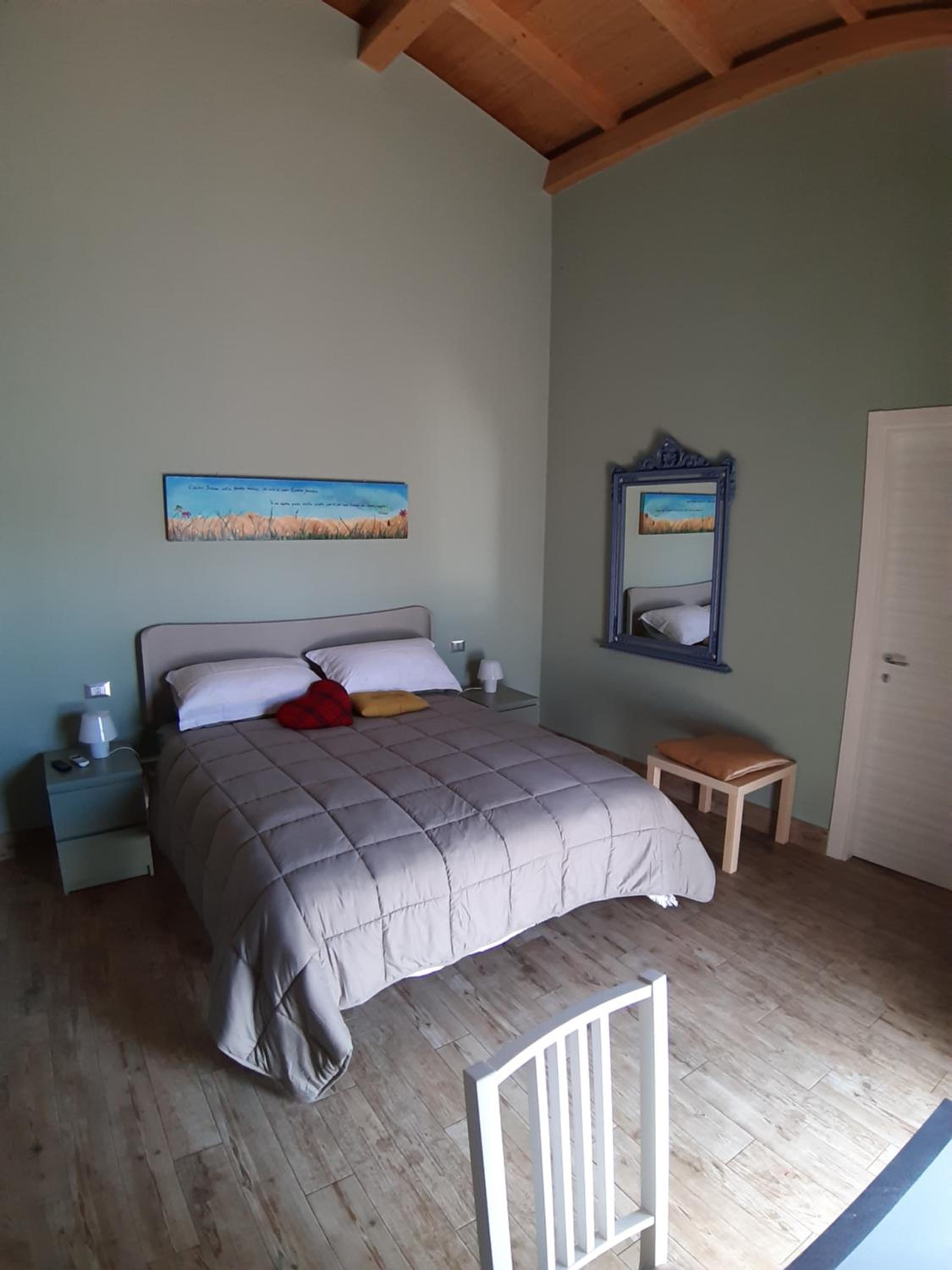 Large Double Room - Photo 1