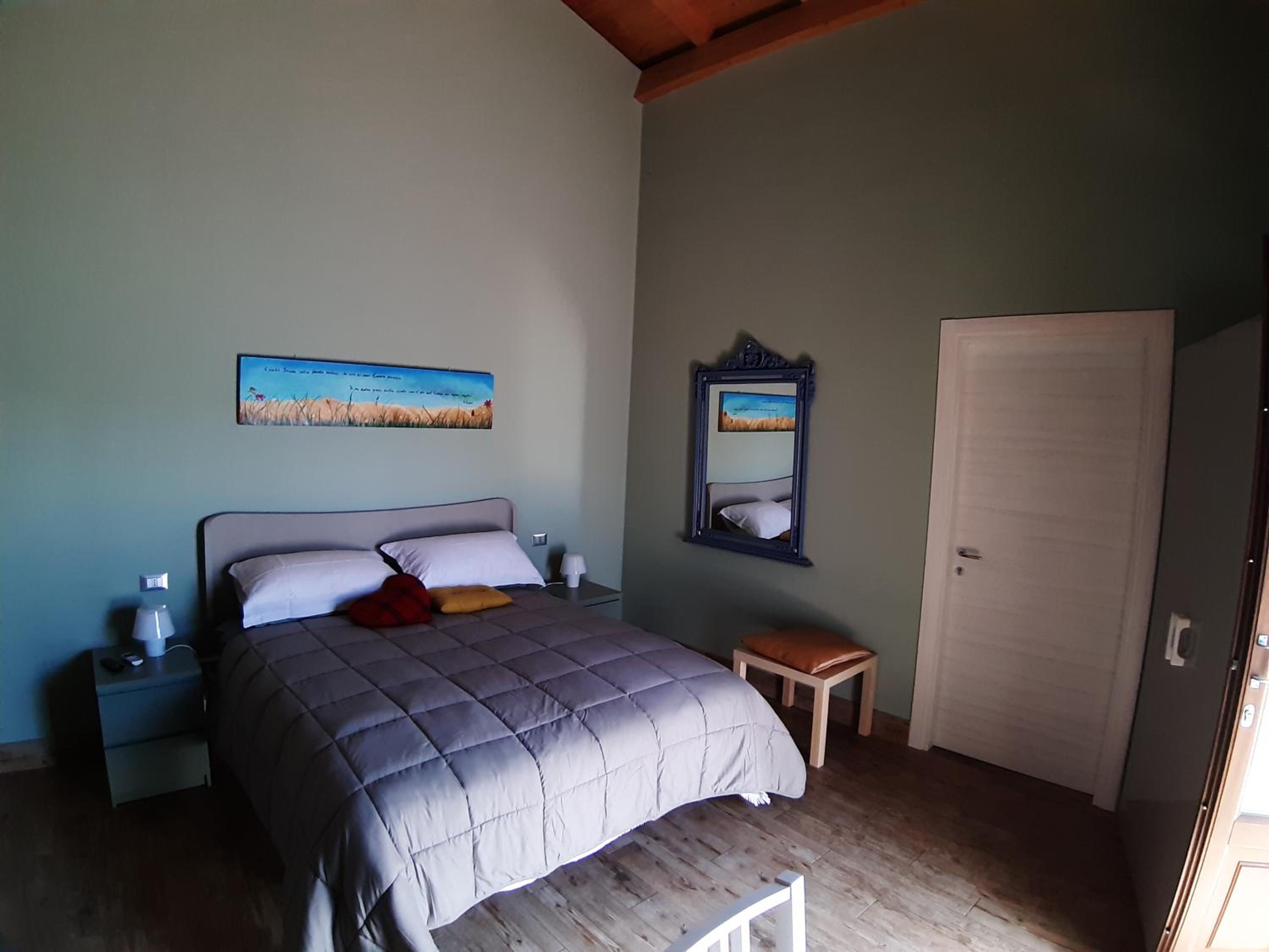 Large Double Room - Photo 5