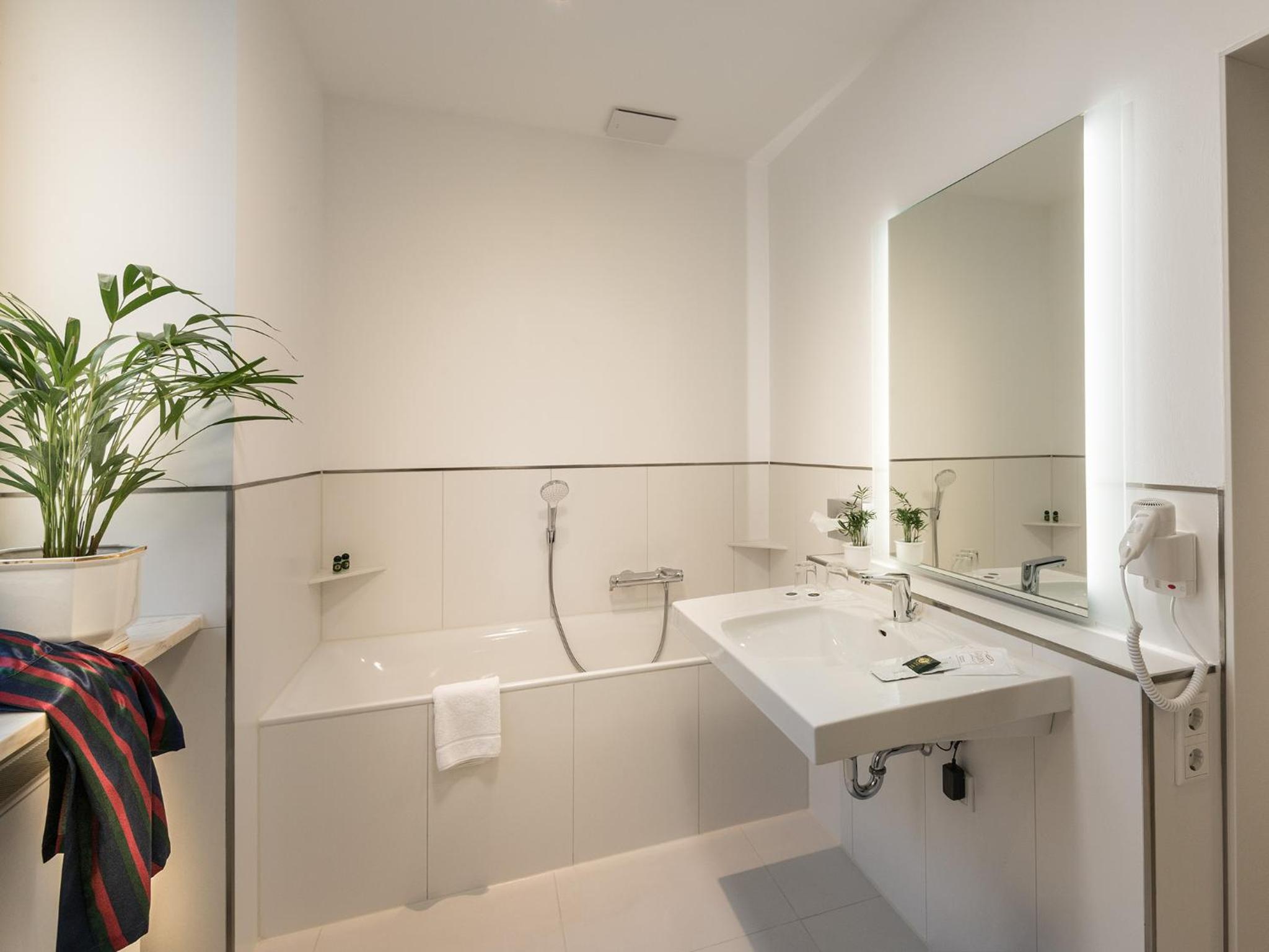 Suite - Photo 2