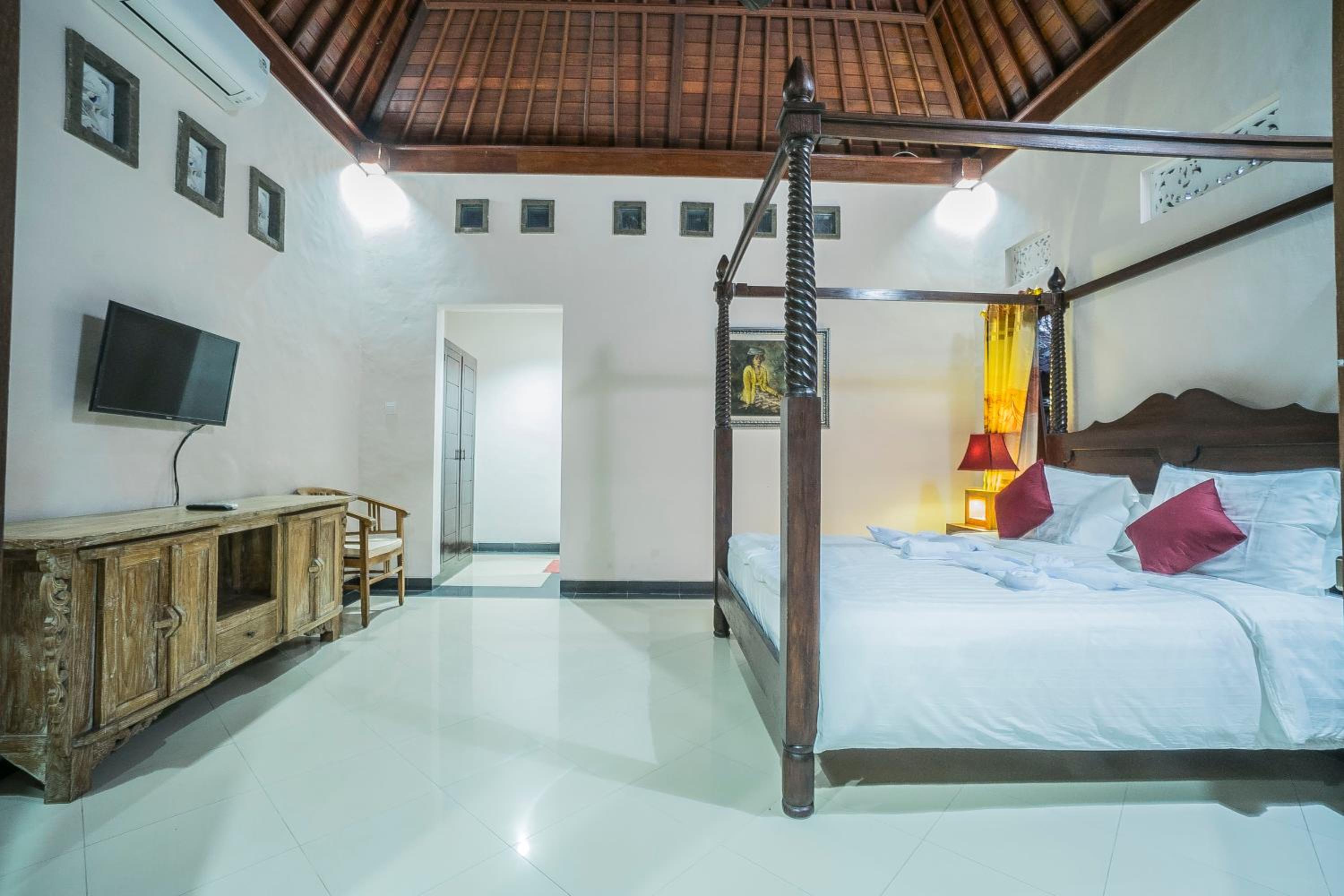 Deluxe Double Room with Bath - Photo 1