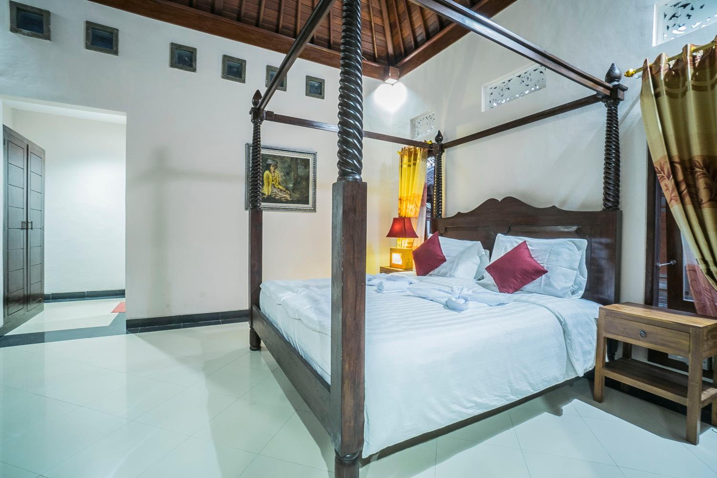 Deluxe Double Room with Bath - Photo 12