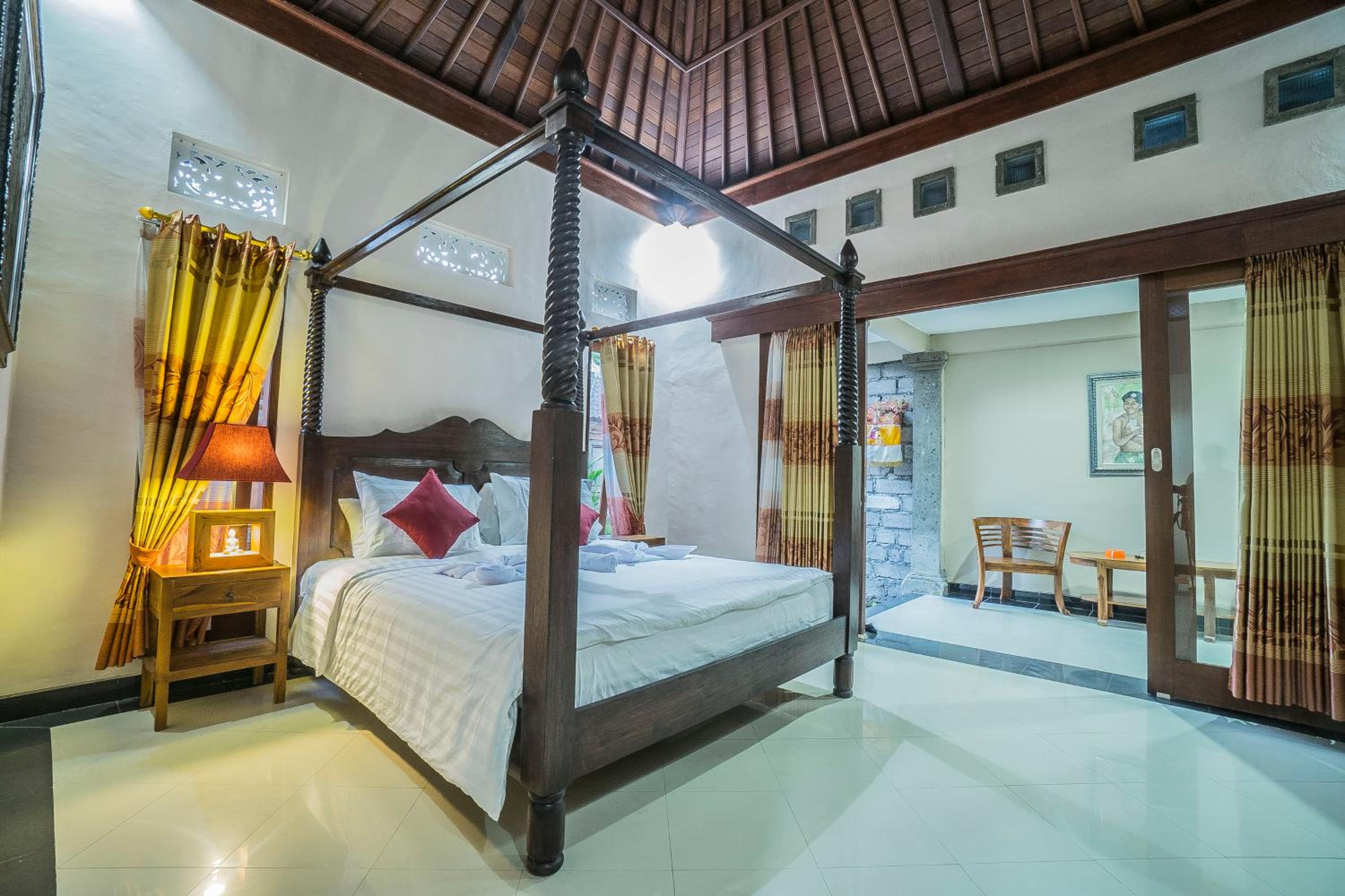 Deluxe Double Room with Bath - Photo 9