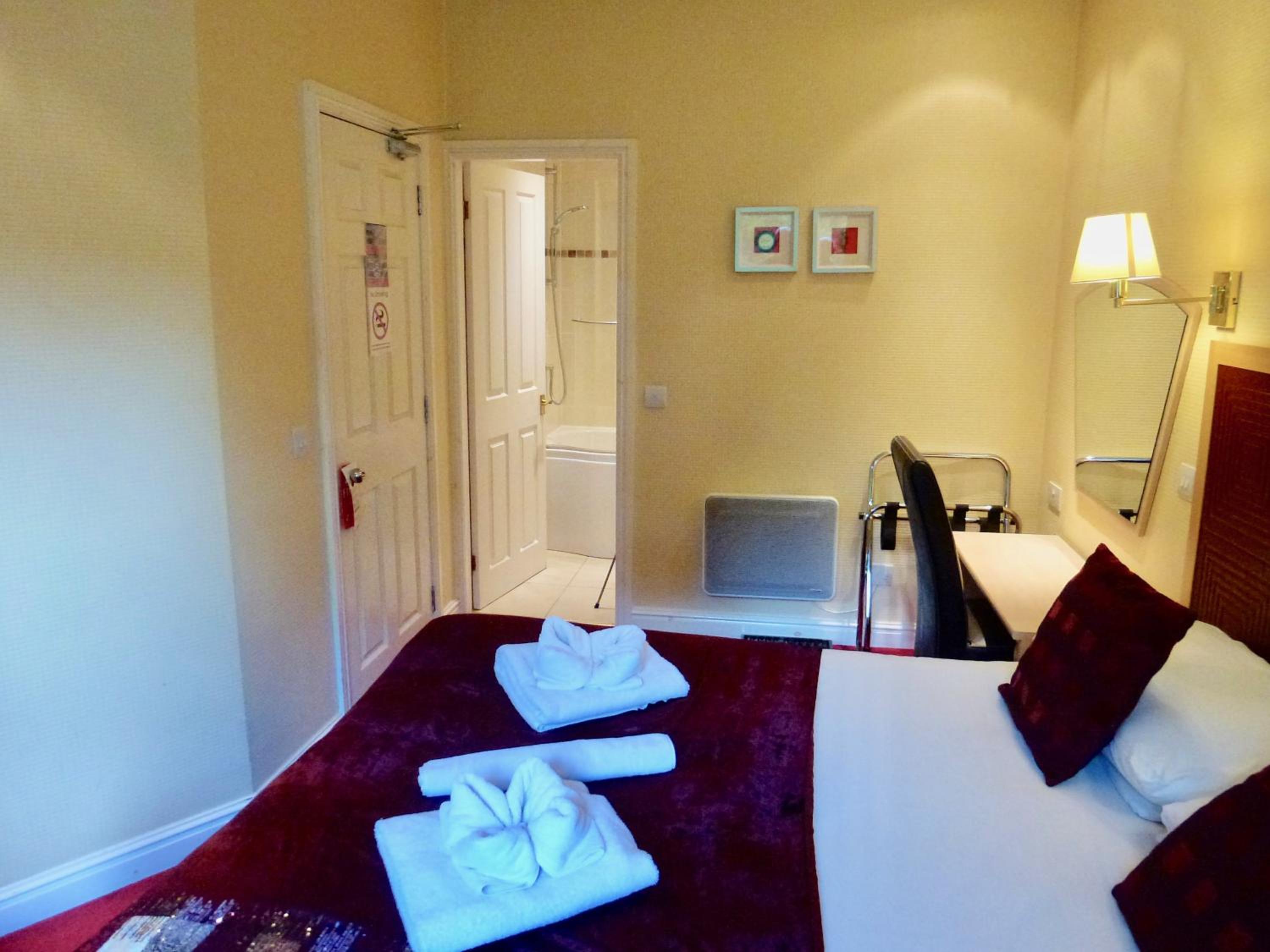 Double Room - Photo 5