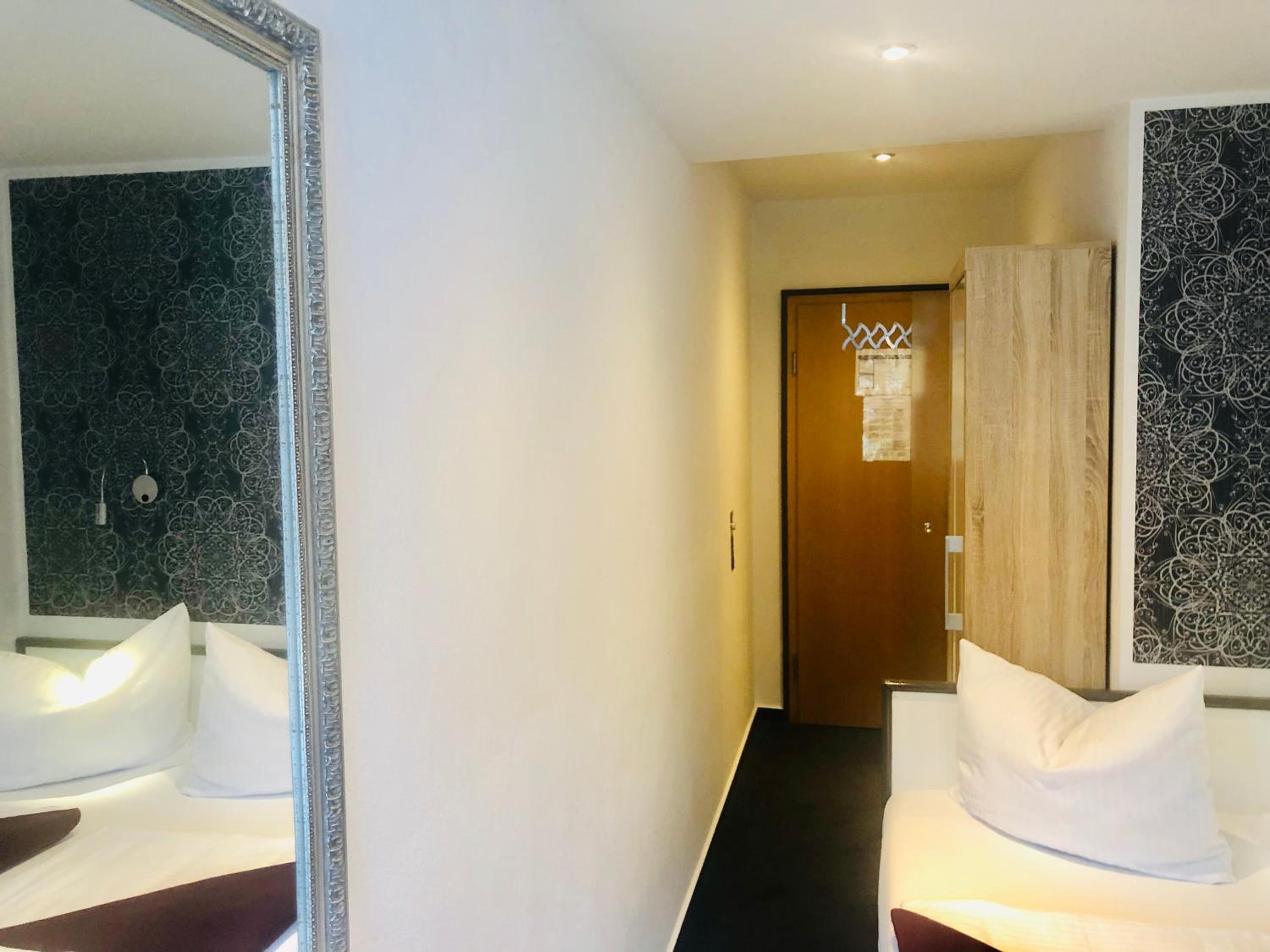 Double Room - Photo 16