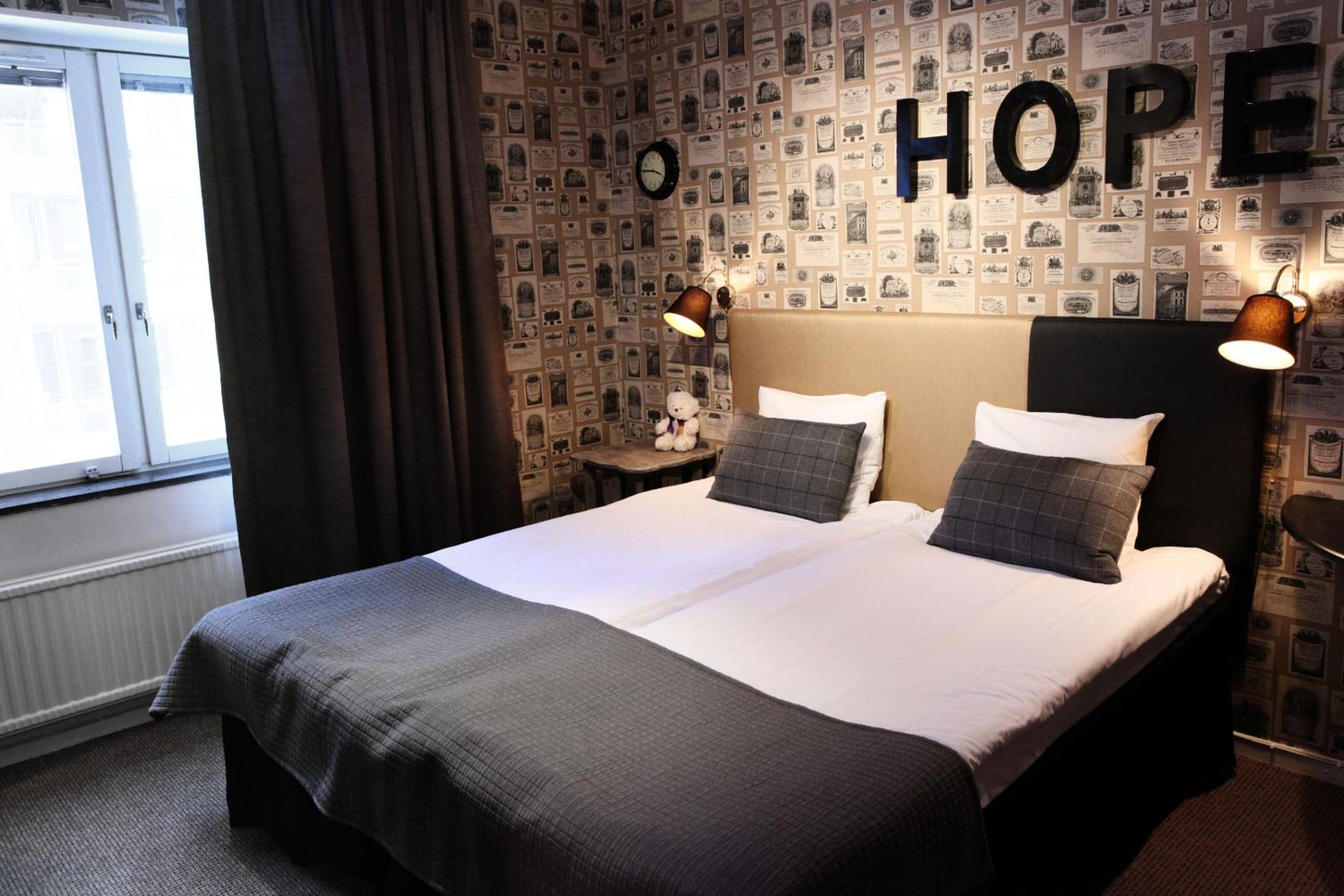 Standard Twin Room - Photo 20