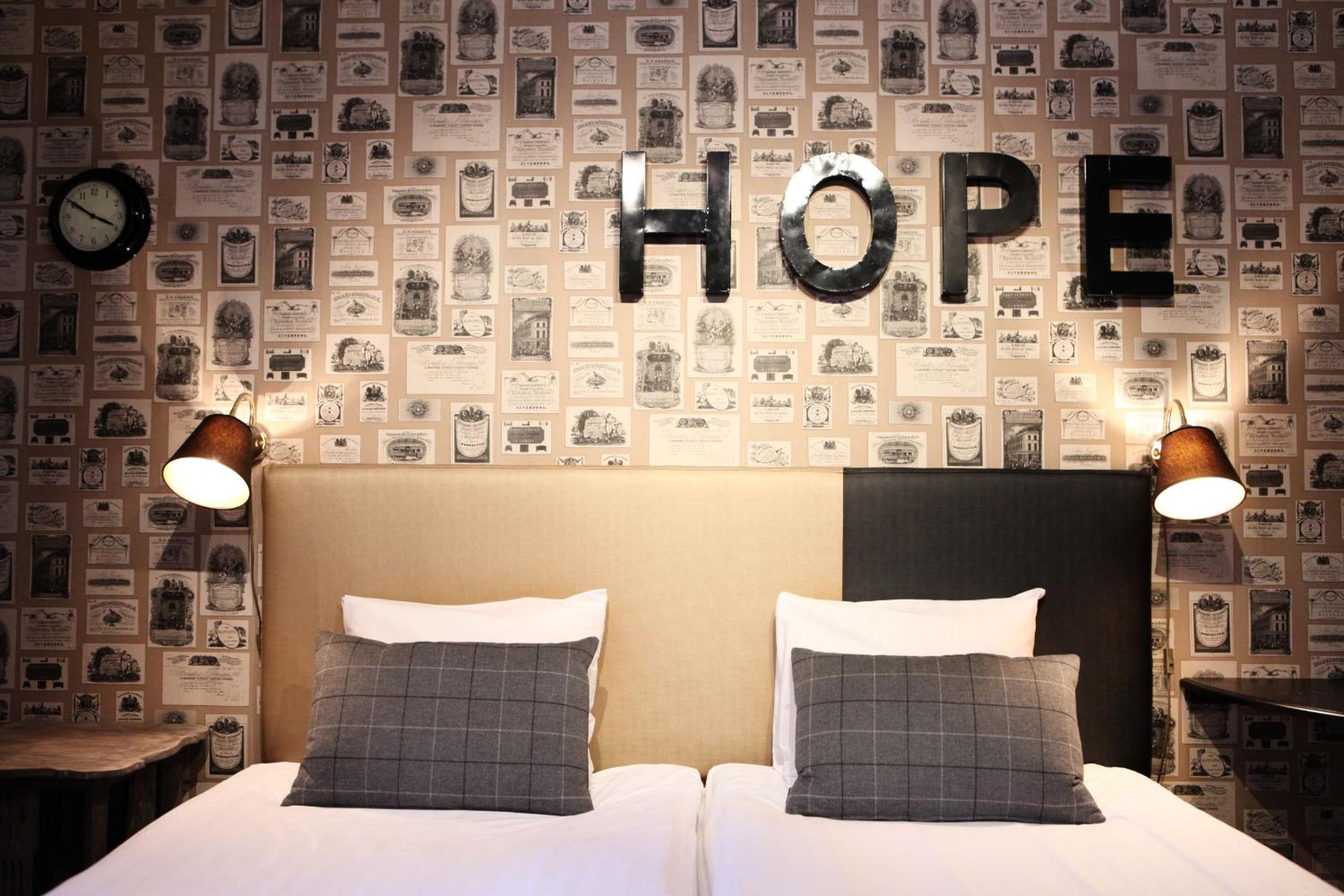 Standard Twin Room - Photo 21