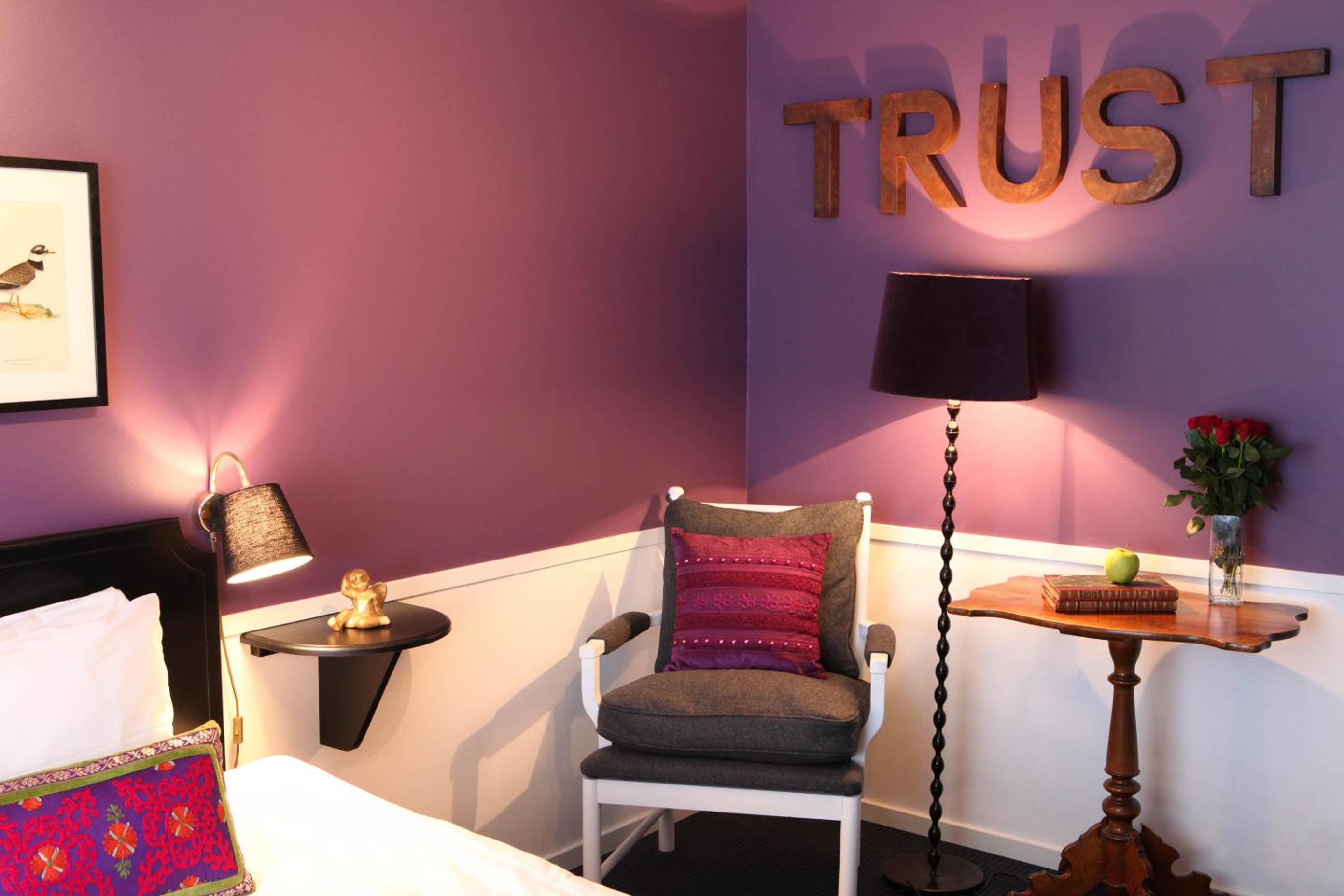 Family Room - Photo 2
