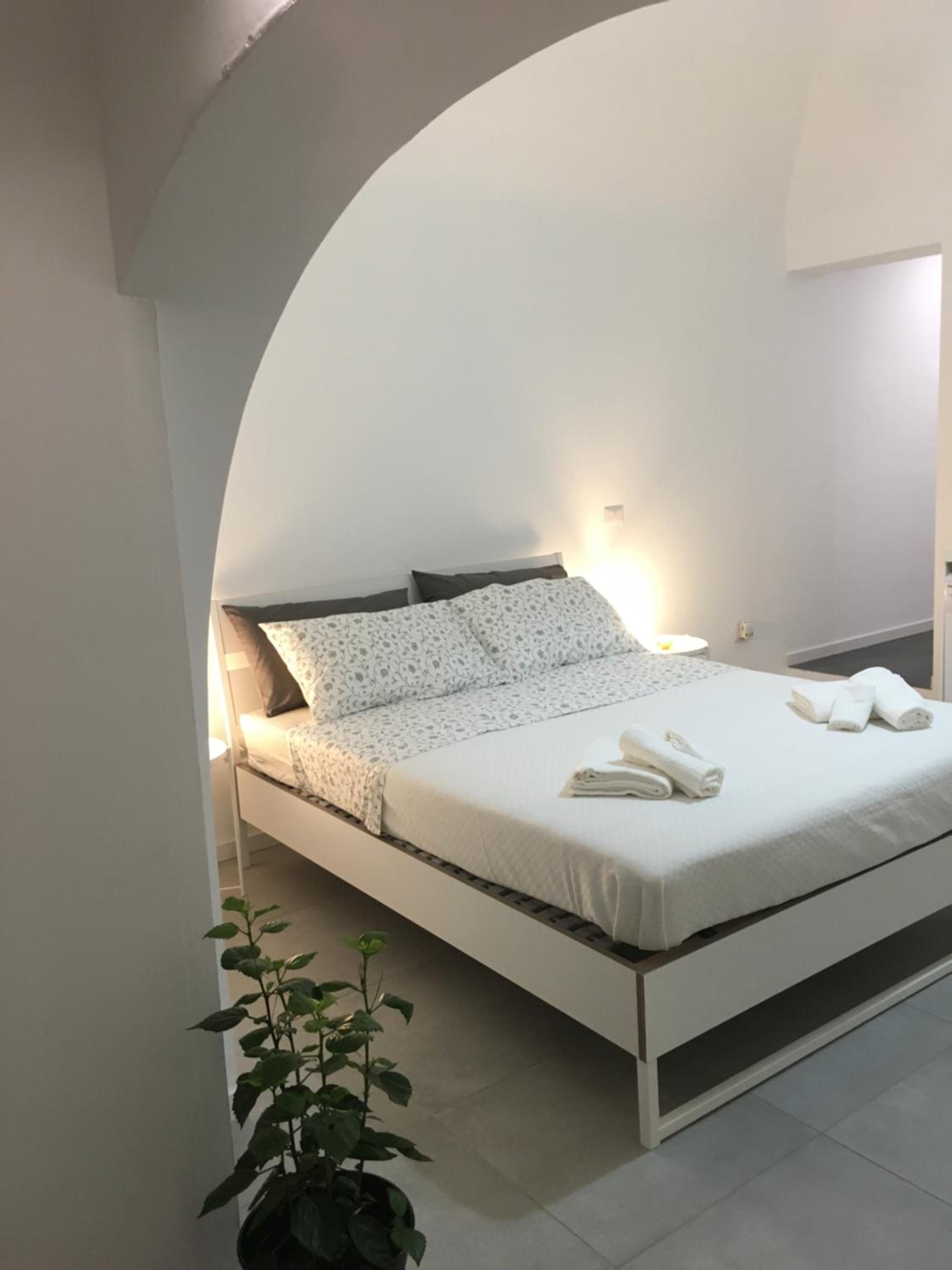 One-Bedroom Apartment - Photo 1