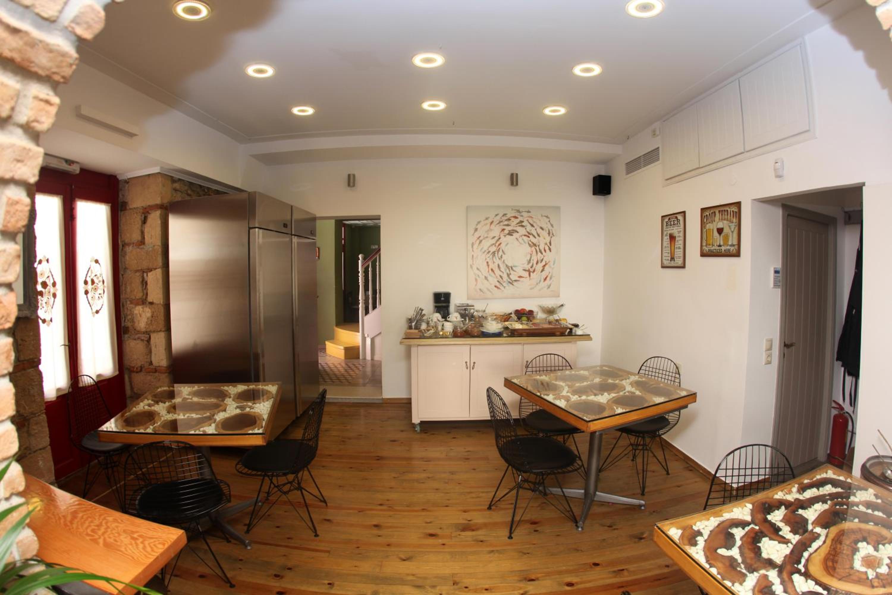 Deluxe Double Room with Balcony - Photo 12