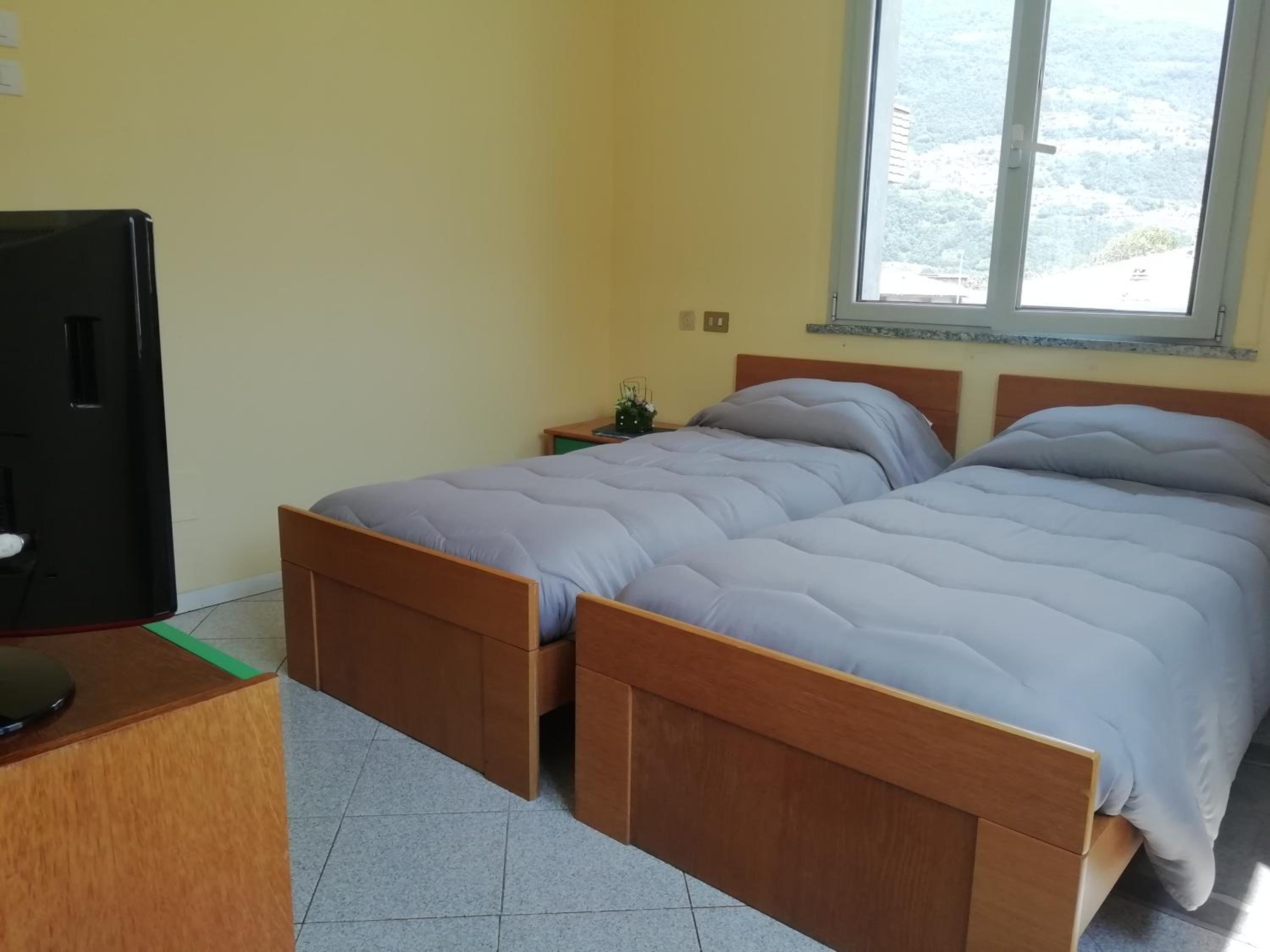 Economy Quadruple Room - Photo 3