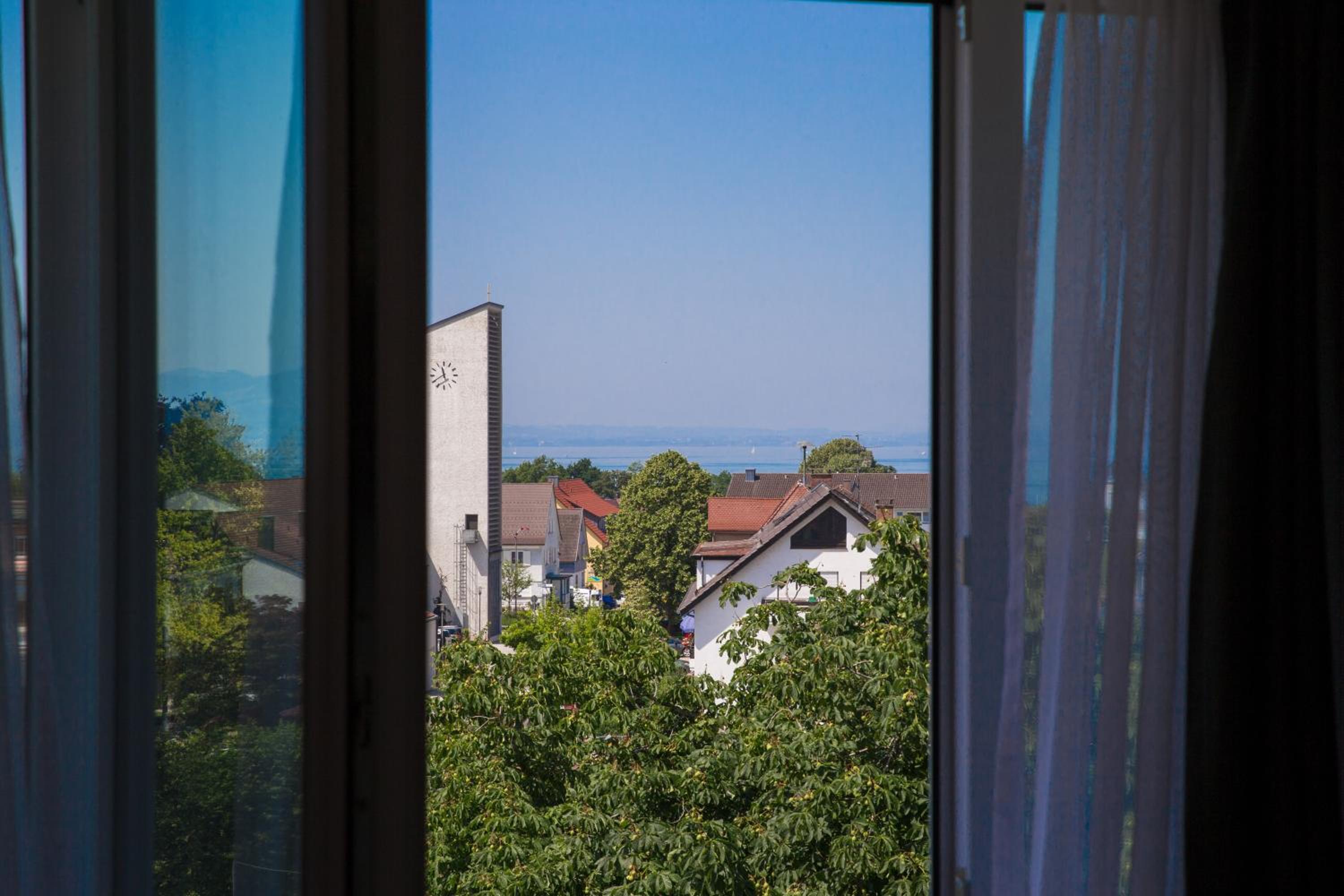Double Room with Side Lake View - Photo 4