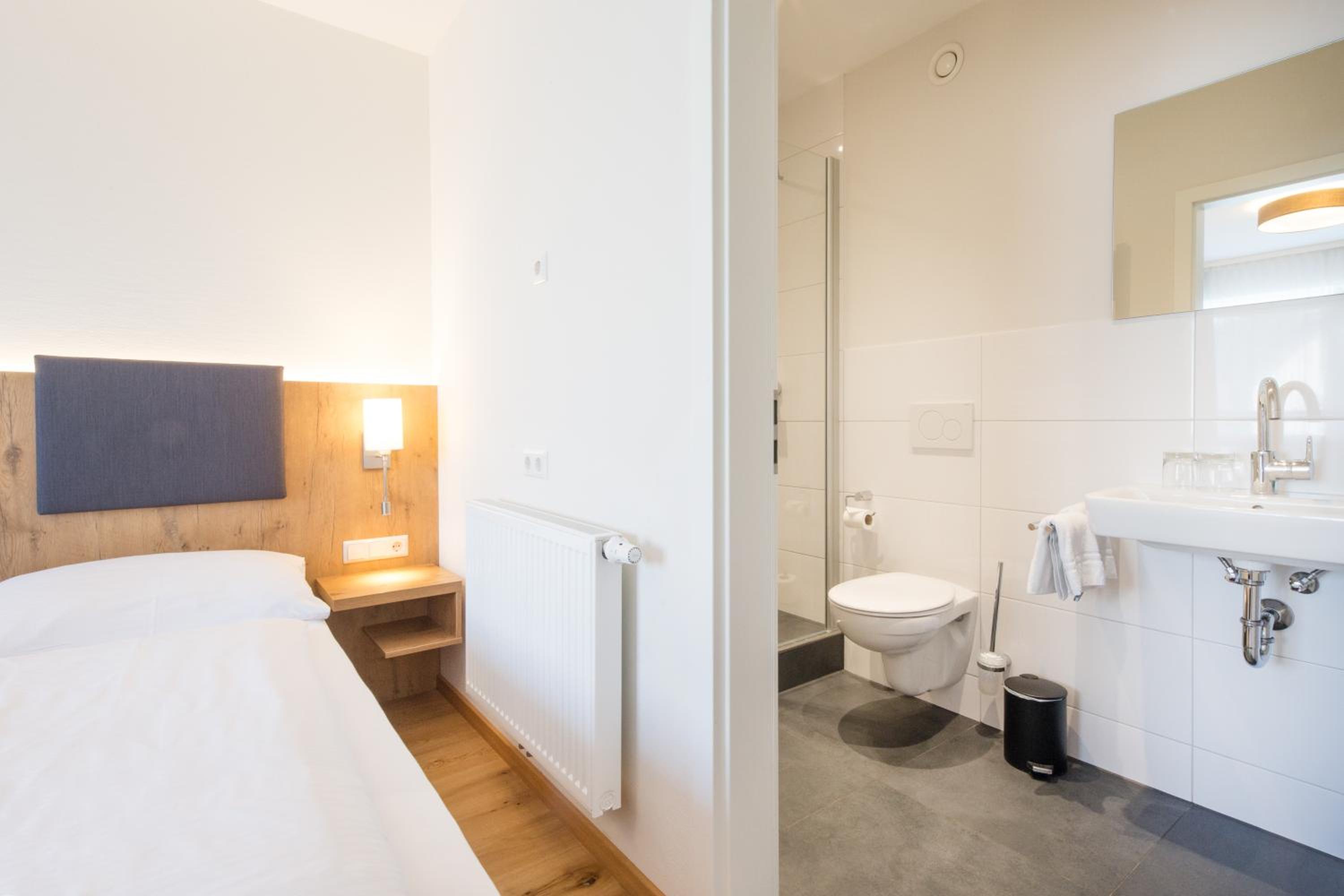 Small Double Room - Photo 4