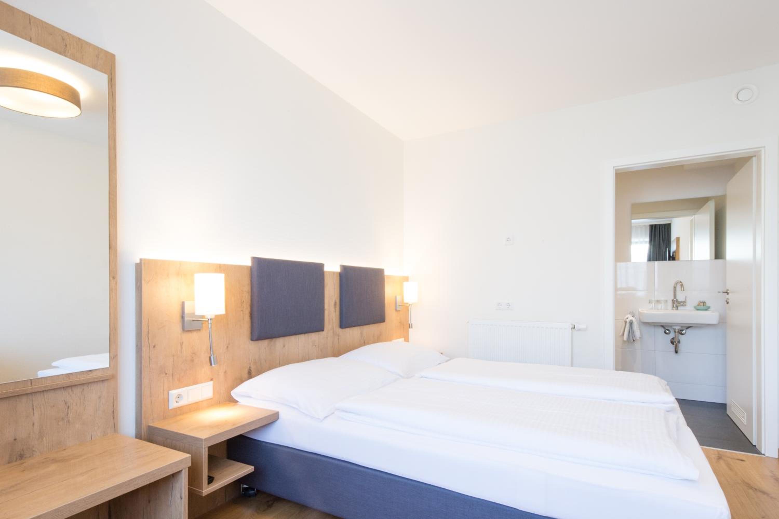 Small Double Room - Photo 3