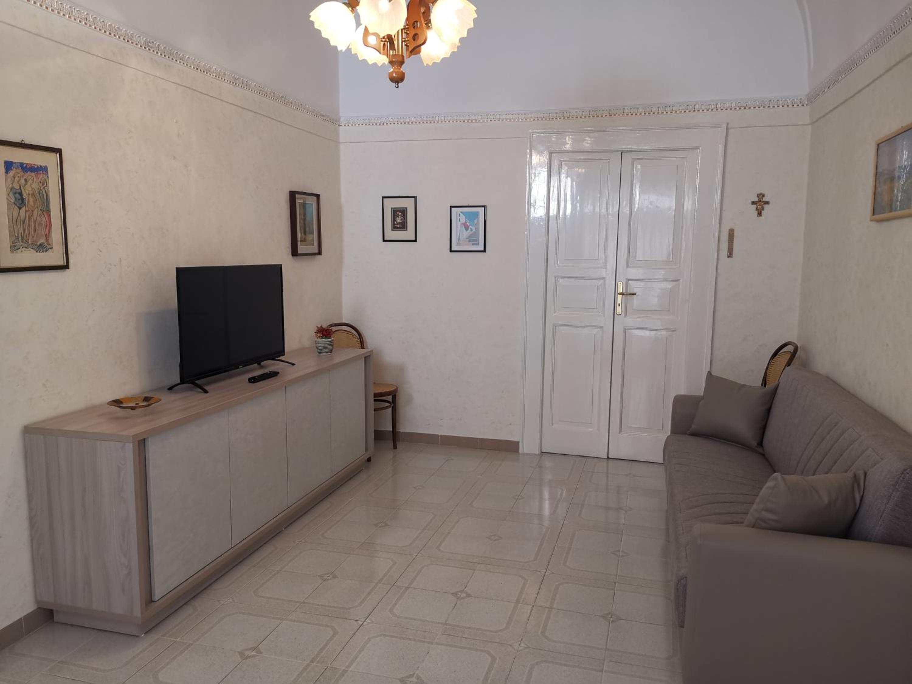 One-Bedroom House photo 1