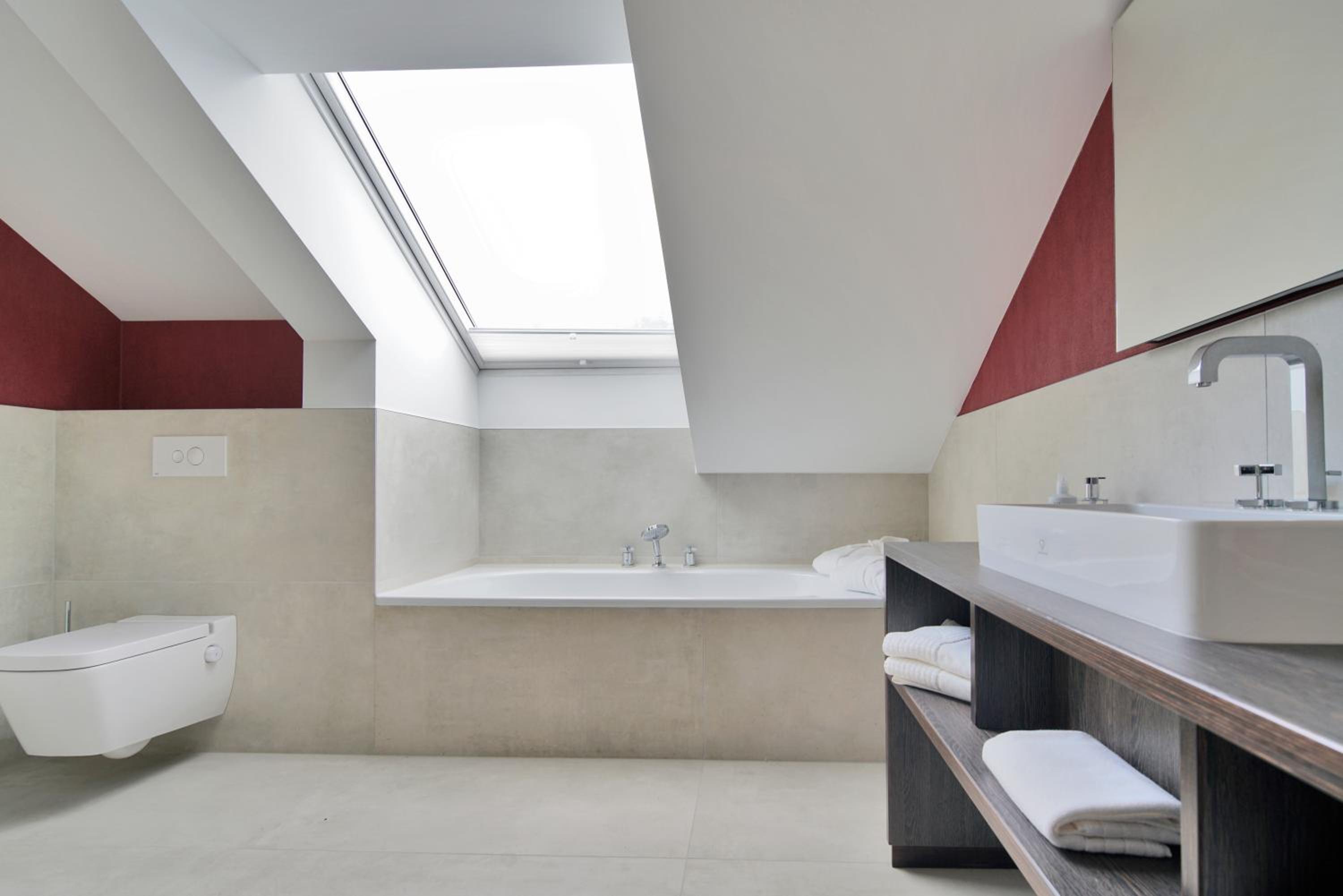 Superior King Suite - Photo 2