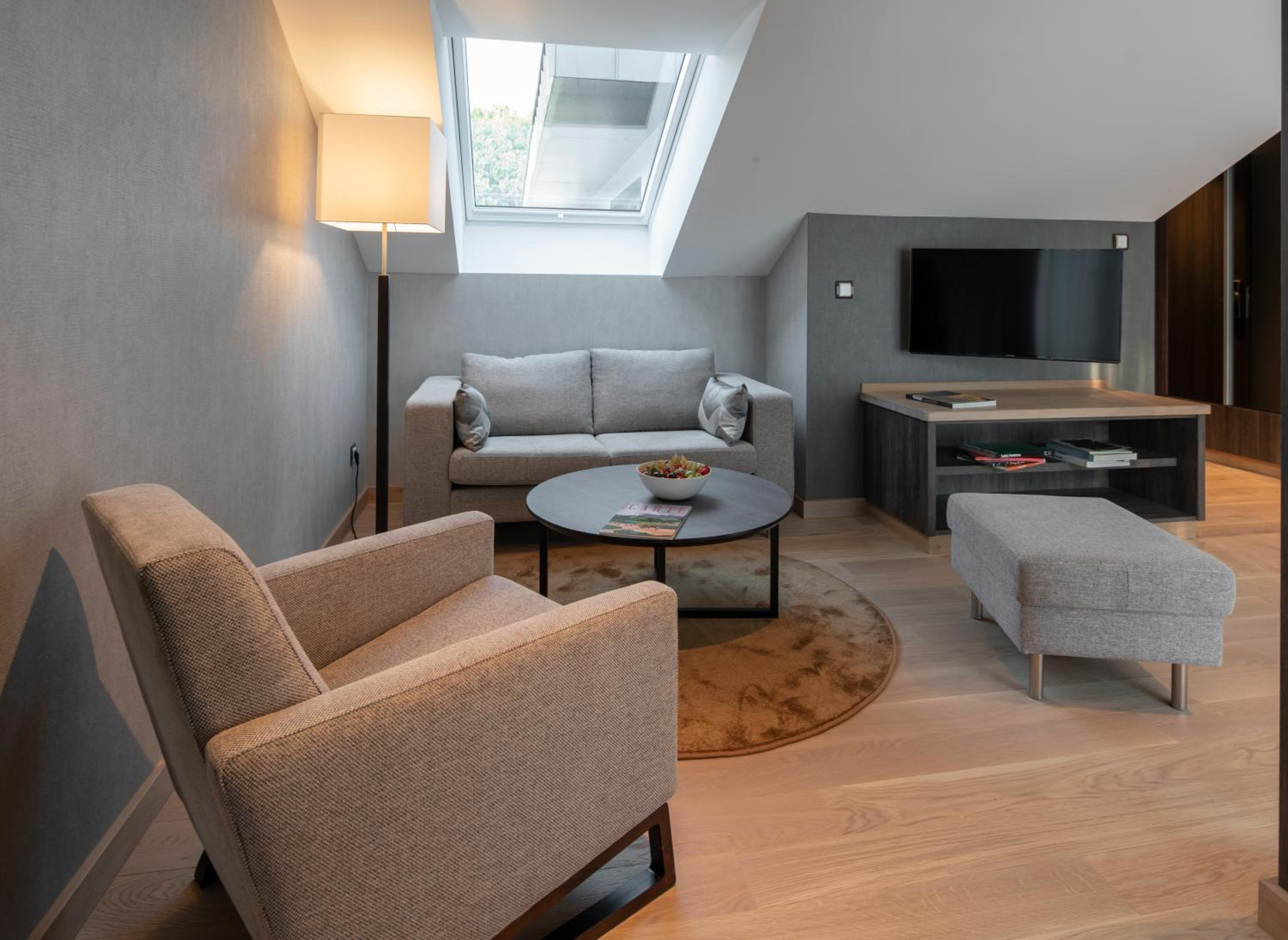 Superior King Suite - Photo 3