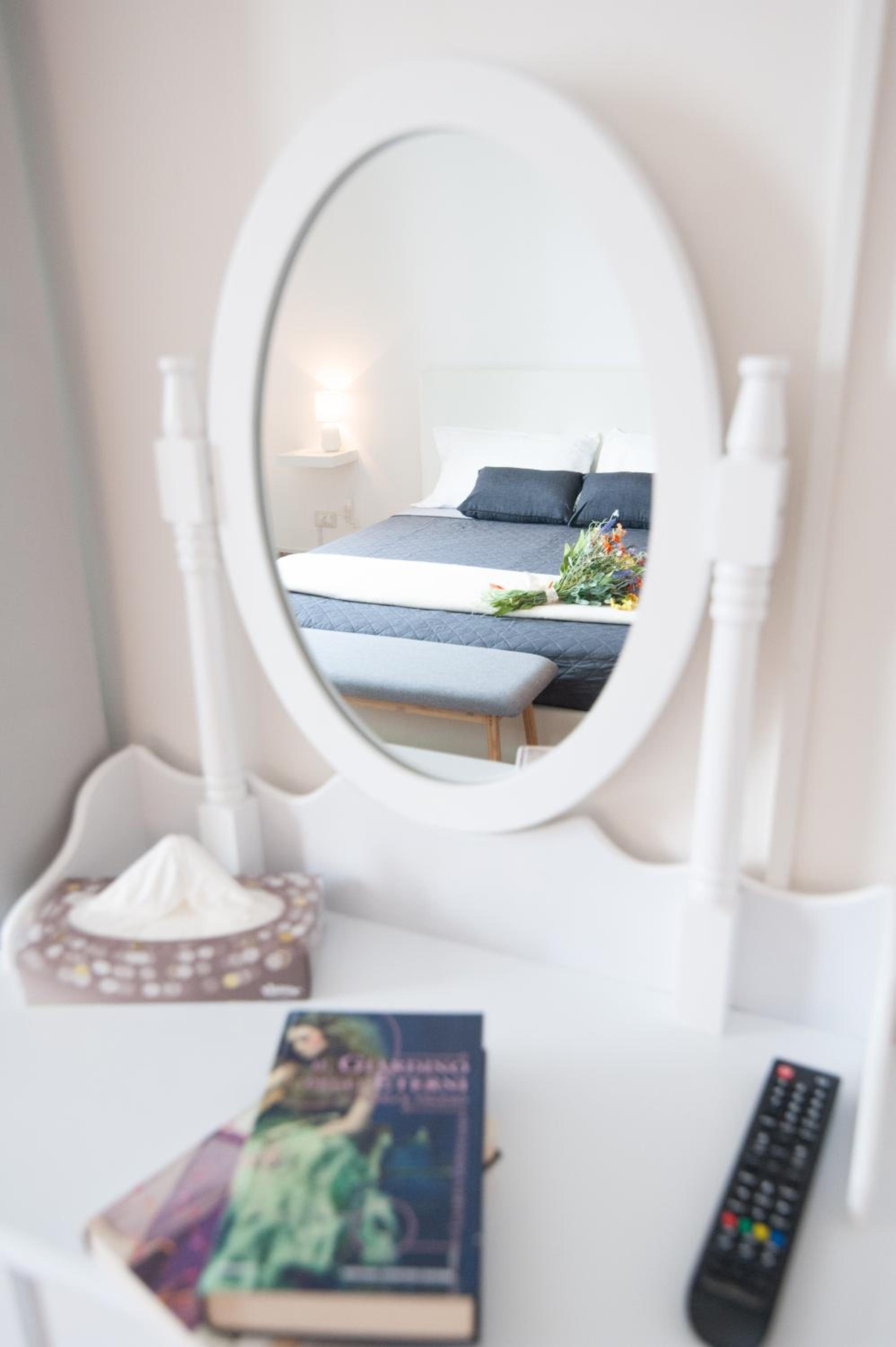 Superior King Suite - Photo 9