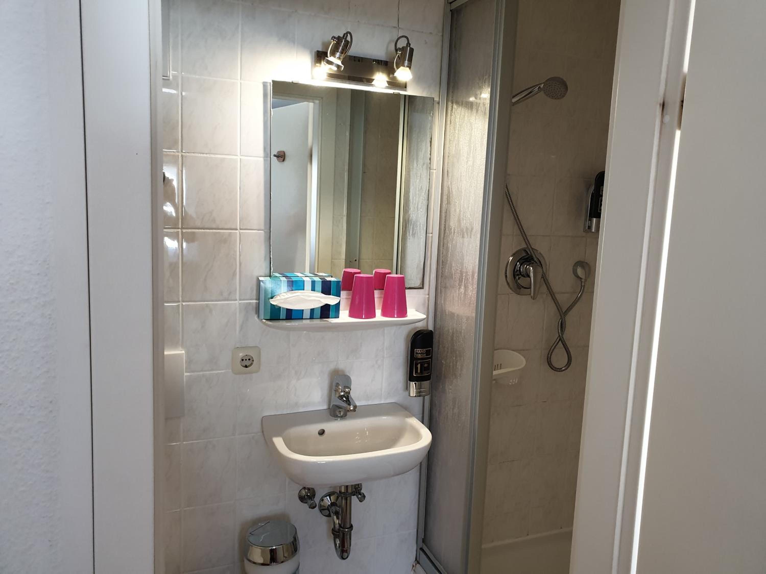 Single Room With Bathroom photo 2
