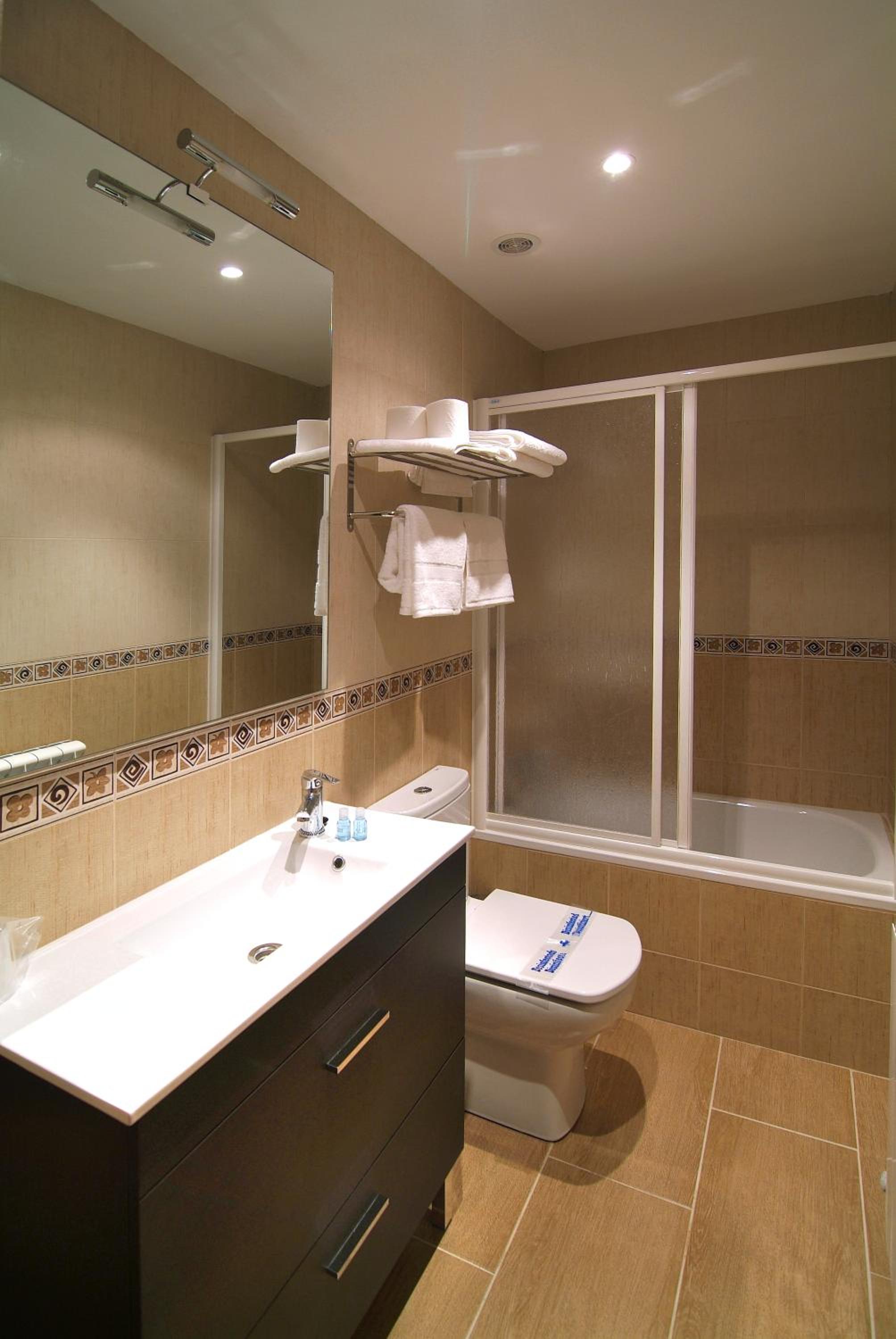 One-Bedroom Apartment - Photo 4