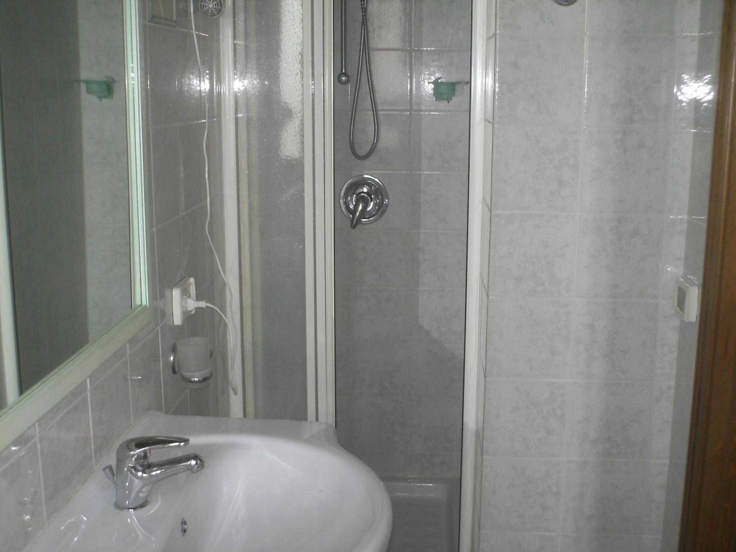 Twin Room with Bathroom photo 2