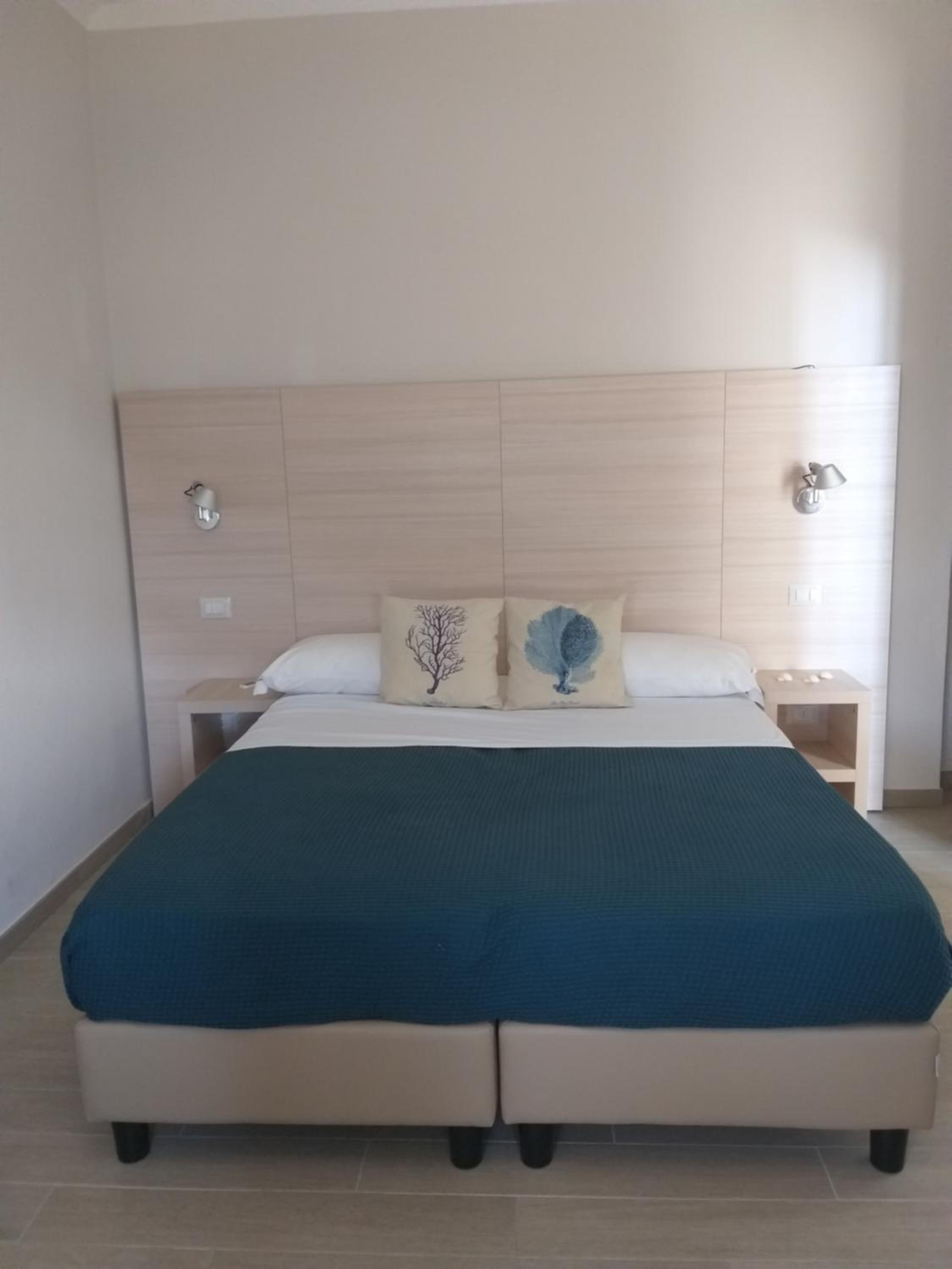 Deluxe Double Room with Sea View - Photo 7