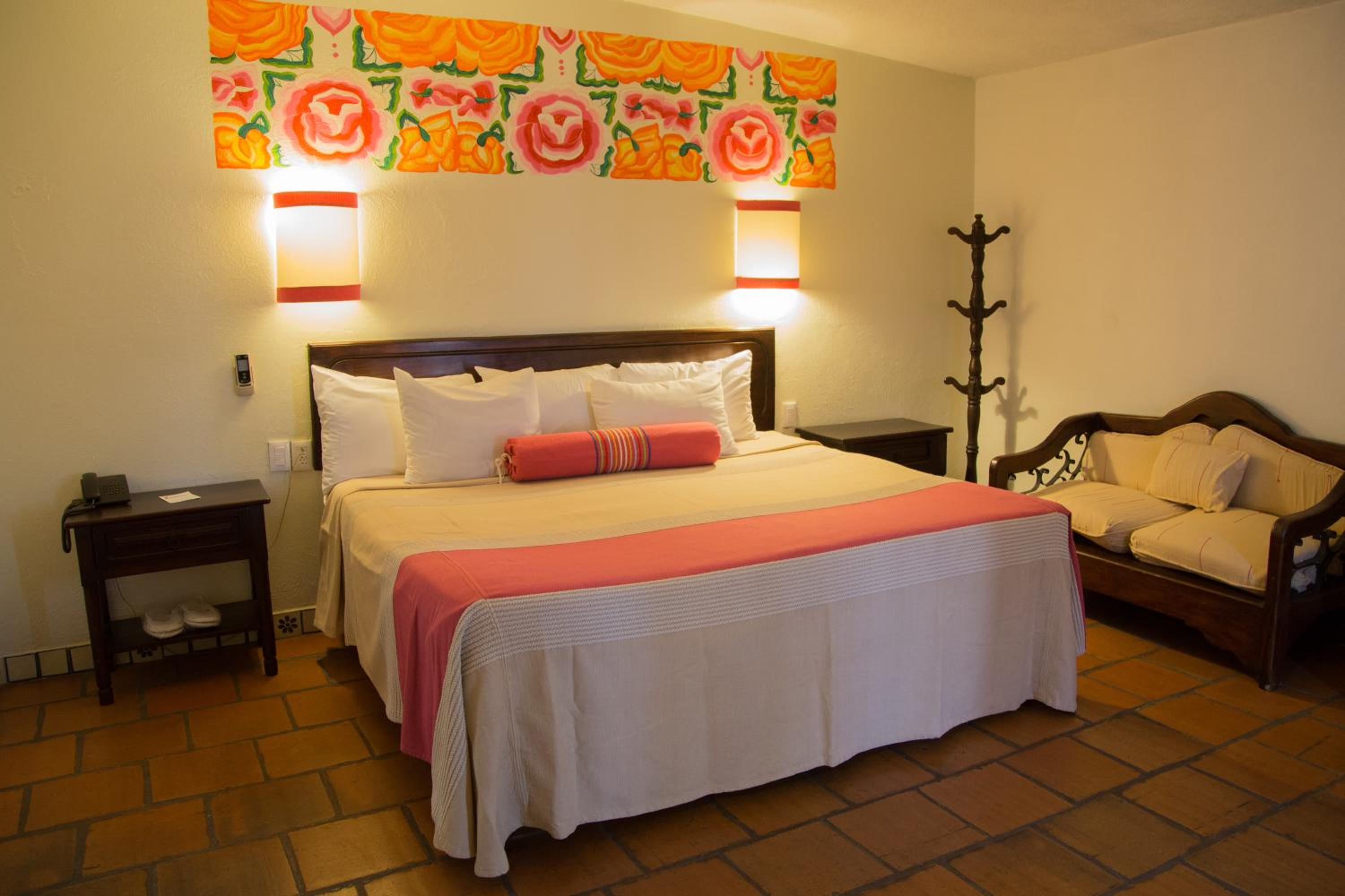 Standard Queen Room - Photo 4