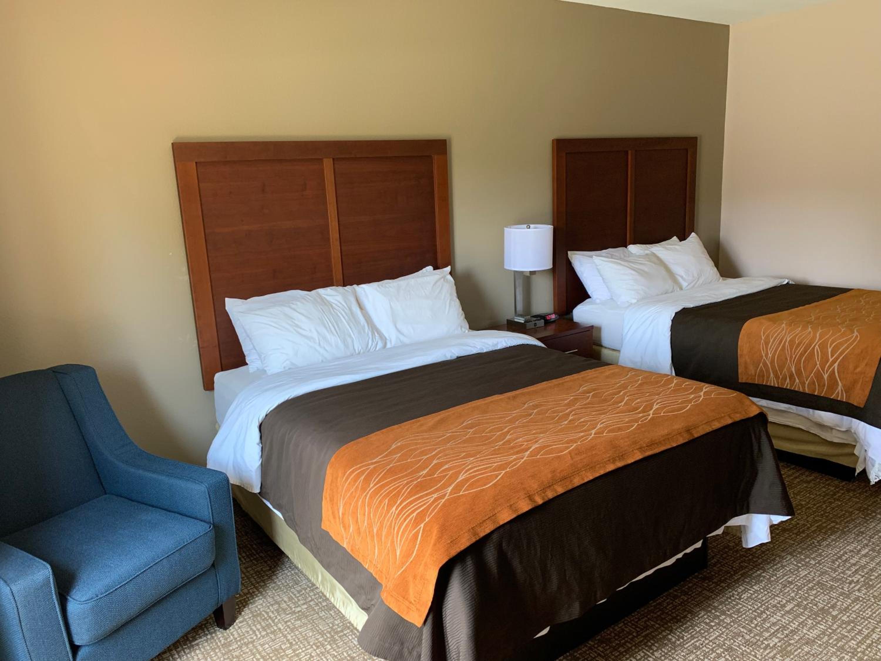 Queen Room with Two Queen Beds - Accessible/Non-Smoking  - Photo 5