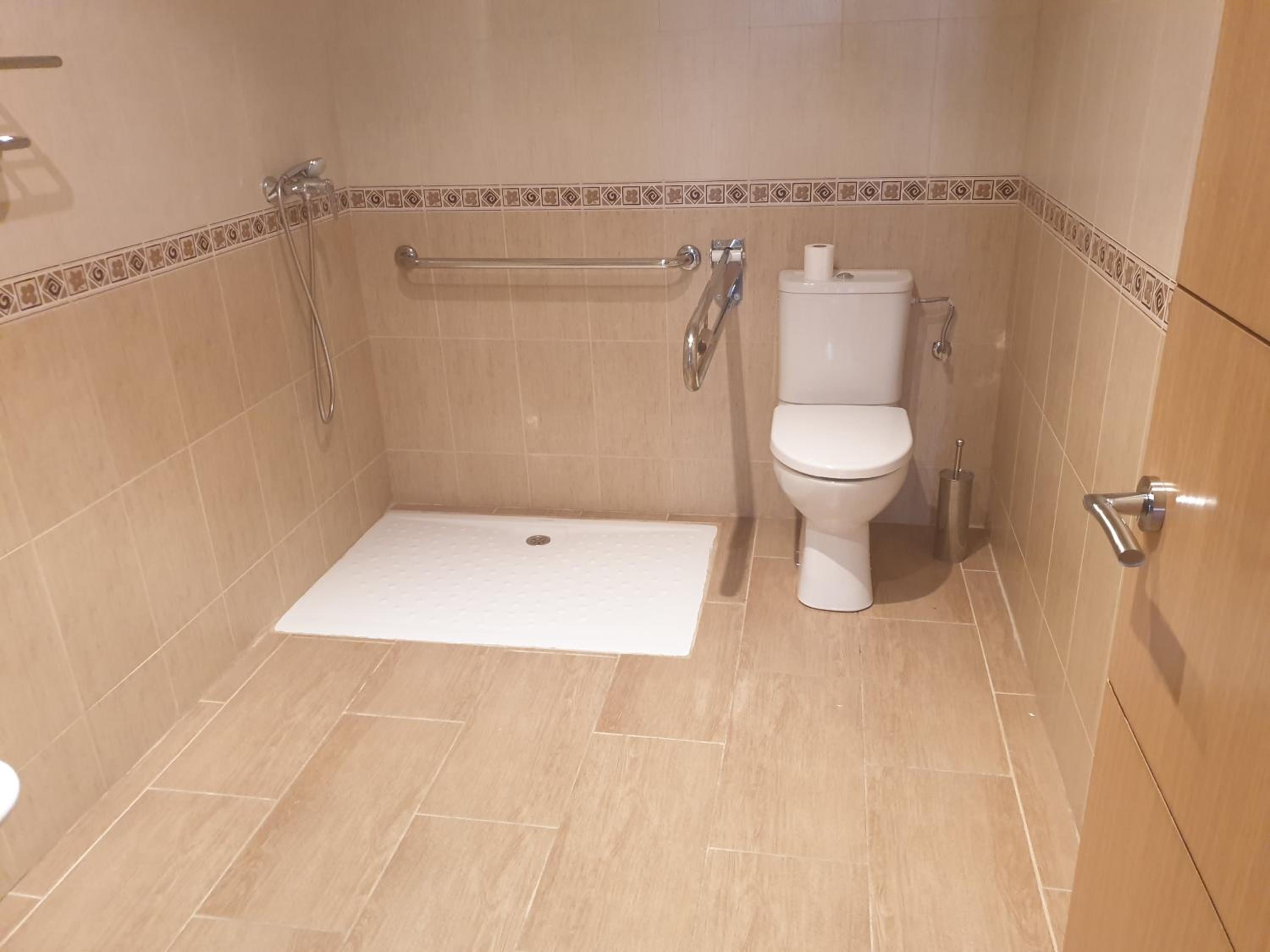 One-Bedroom Apartment - Disabled Access - Photo 6
