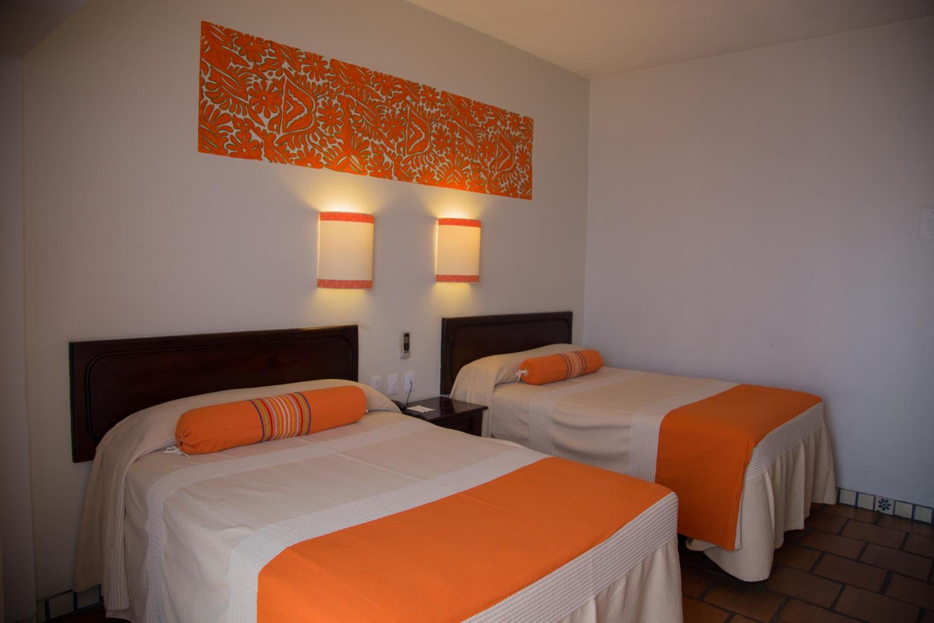 Double Room with Two Double Beds - Photo 10
