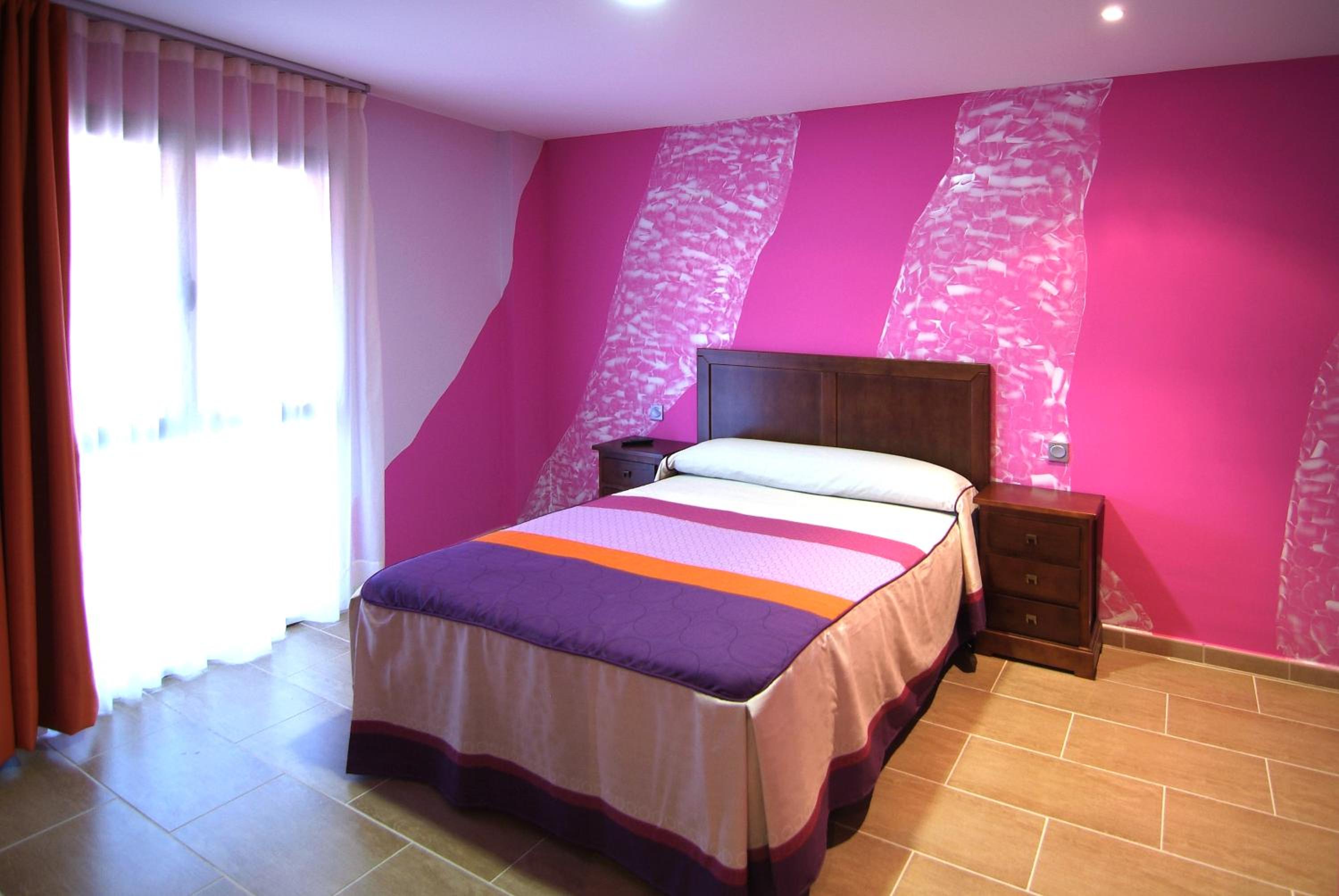 One-Bedroom Apartment - Photo 1