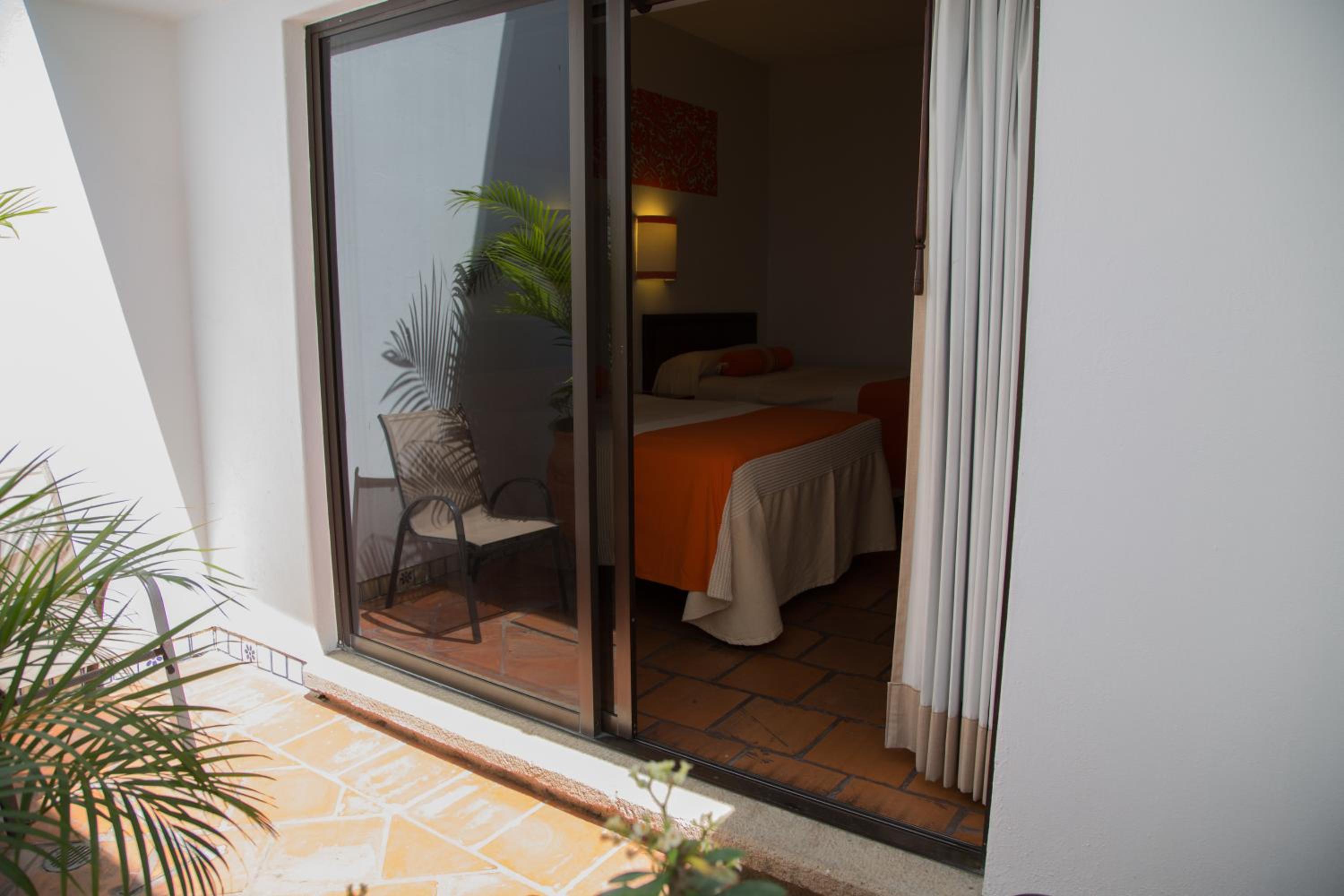 Double Room with Two Double Beds - Photo 6