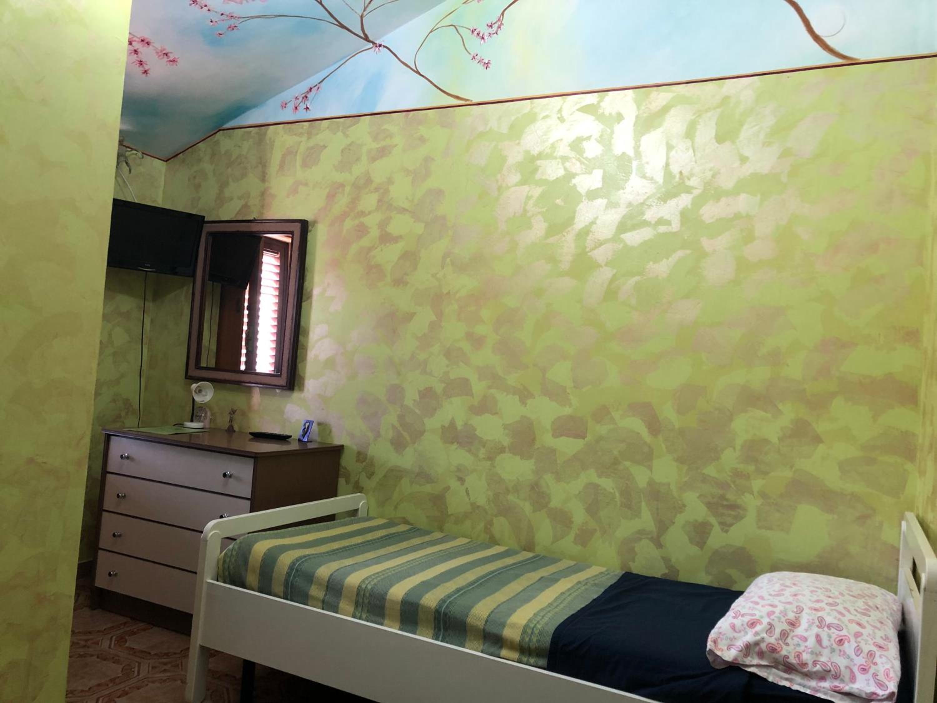 Single Room with Private Bathroom photo 2