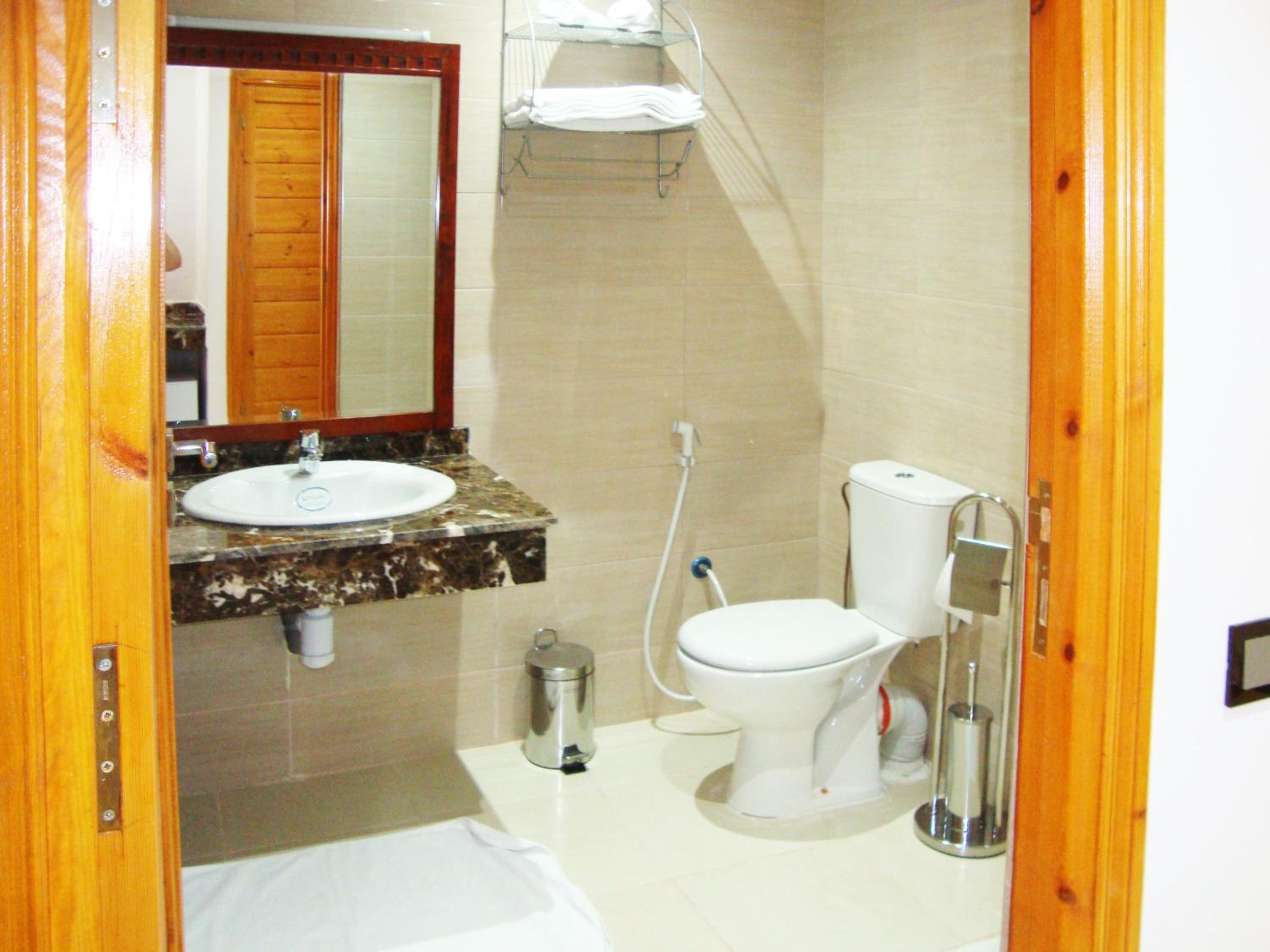 Double Room with Park View - Photo 7