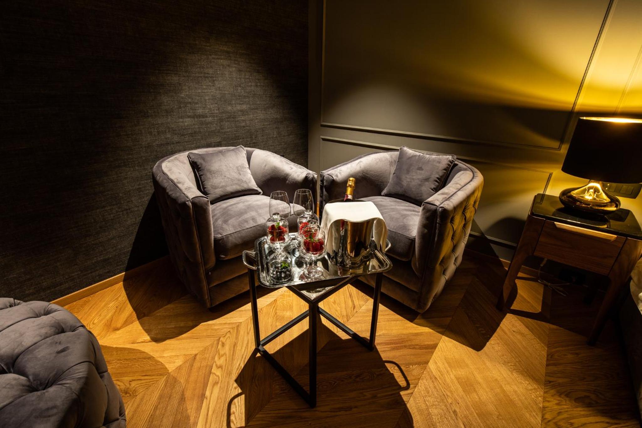 Deluxe Junior Suite - Photo 2