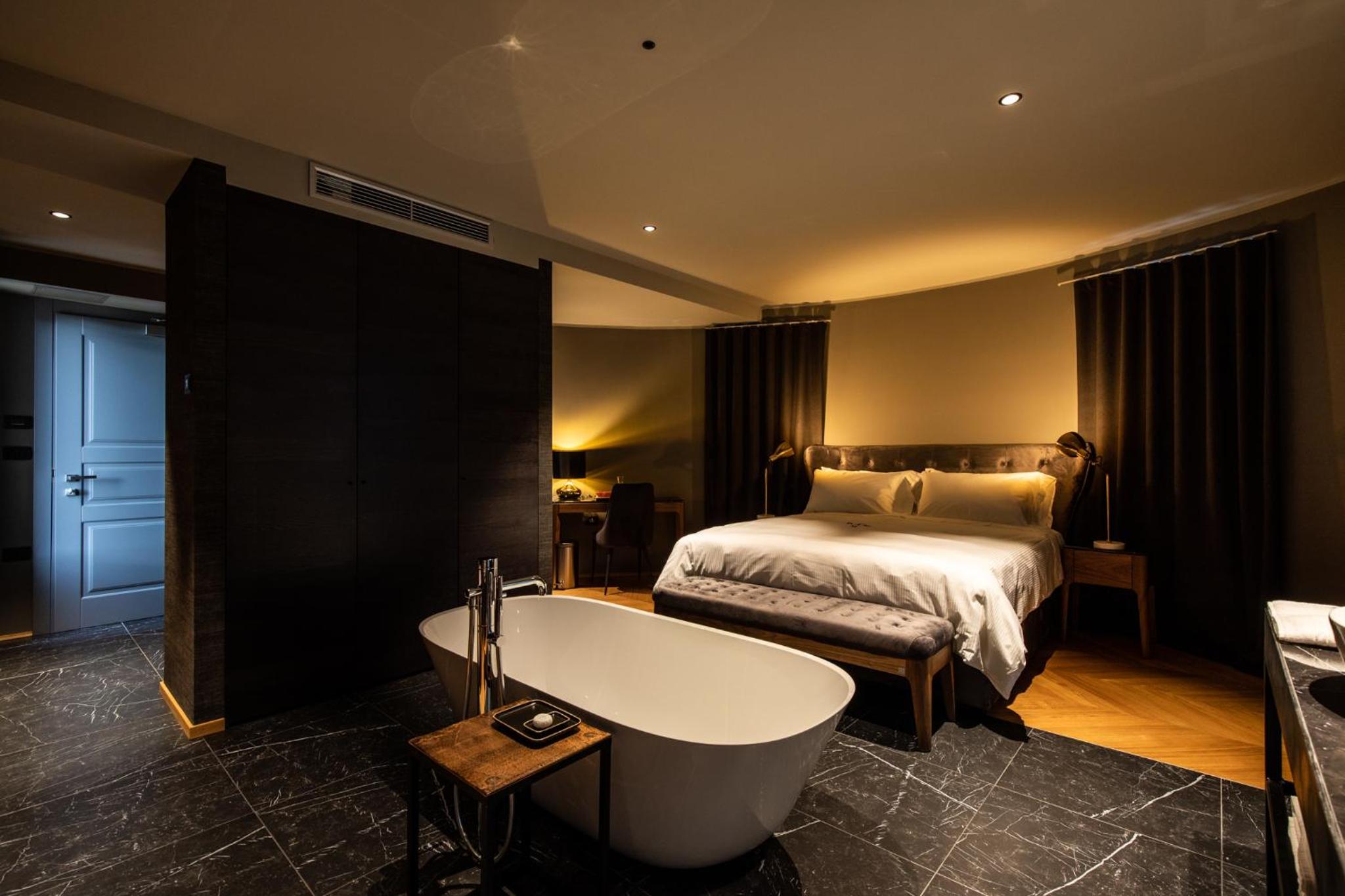 Queen Suite - Photo 5