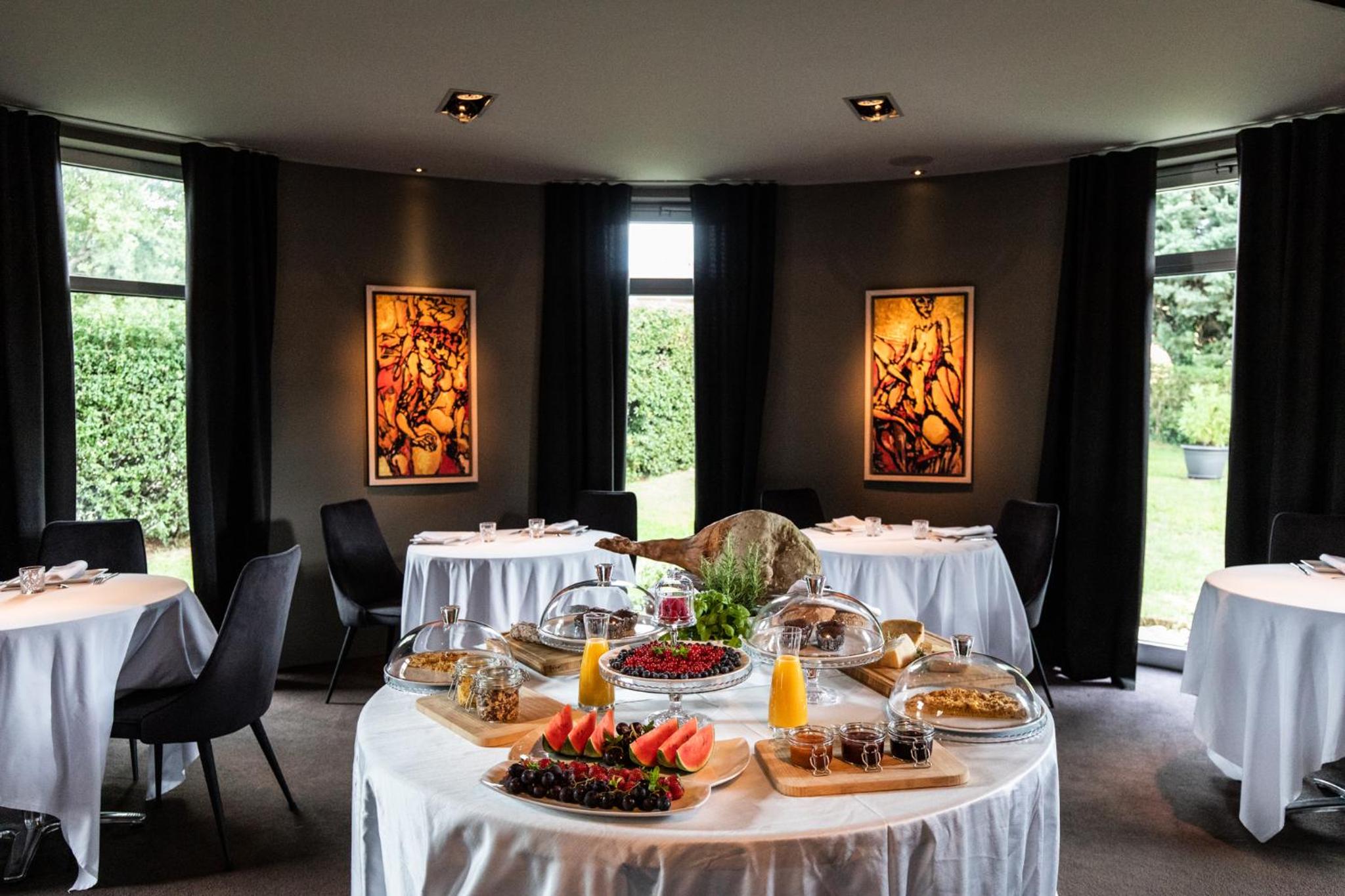 Queen Suite - Photo 6
