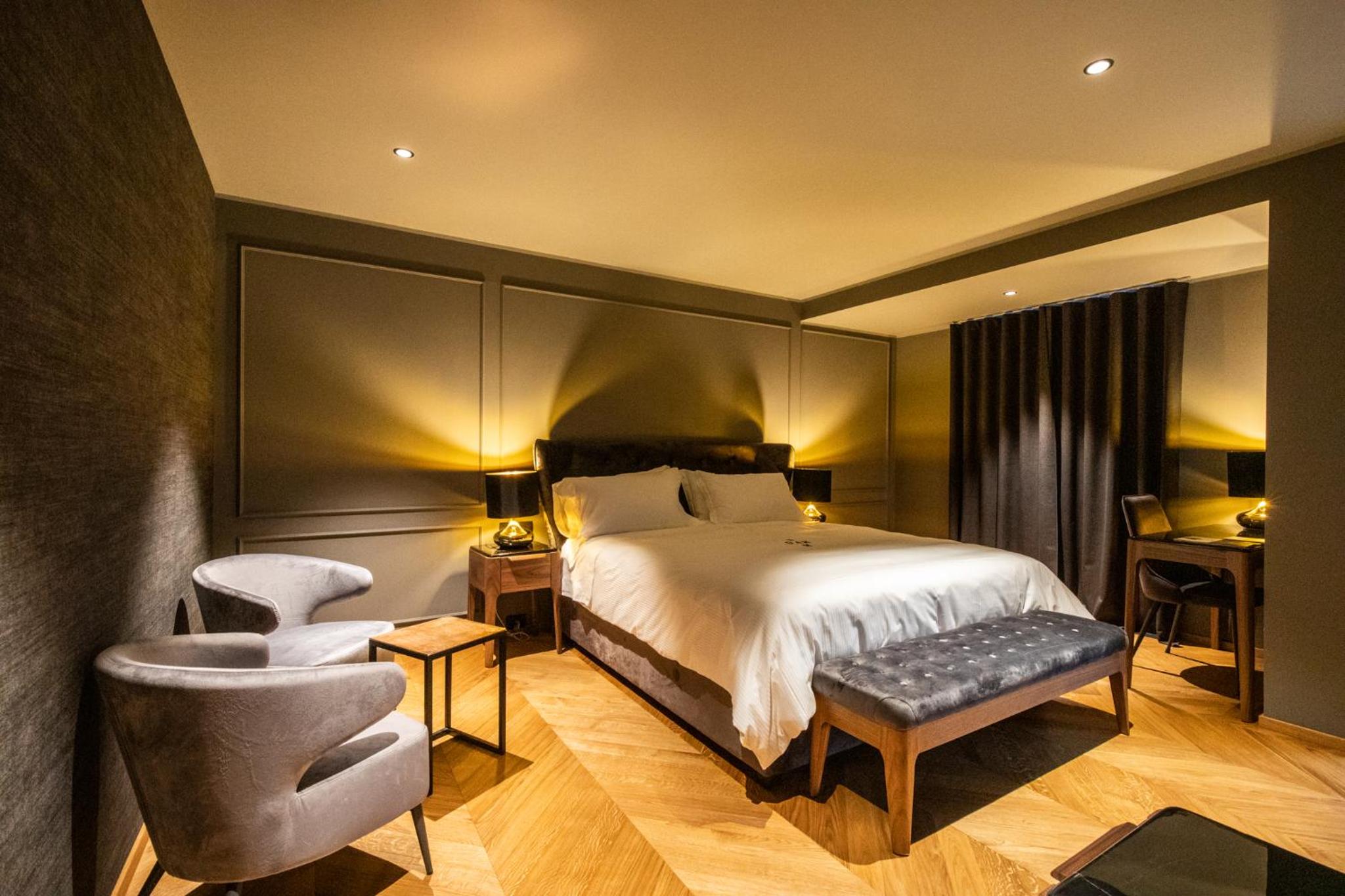 Deluxe King Room - Photo 1