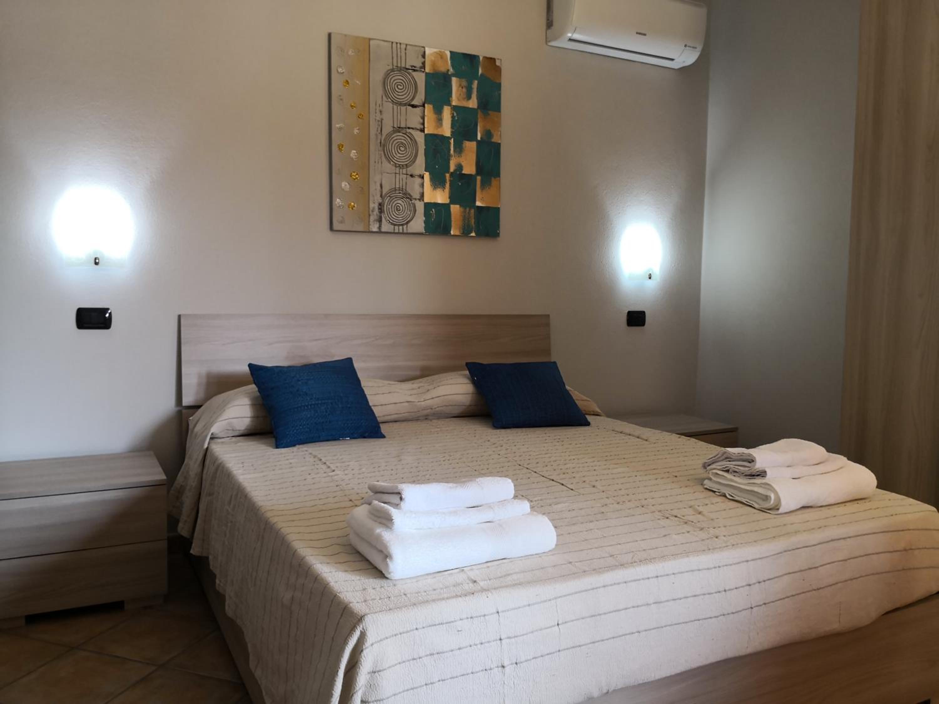 Double Room with Private External Bathroom - Photo 1