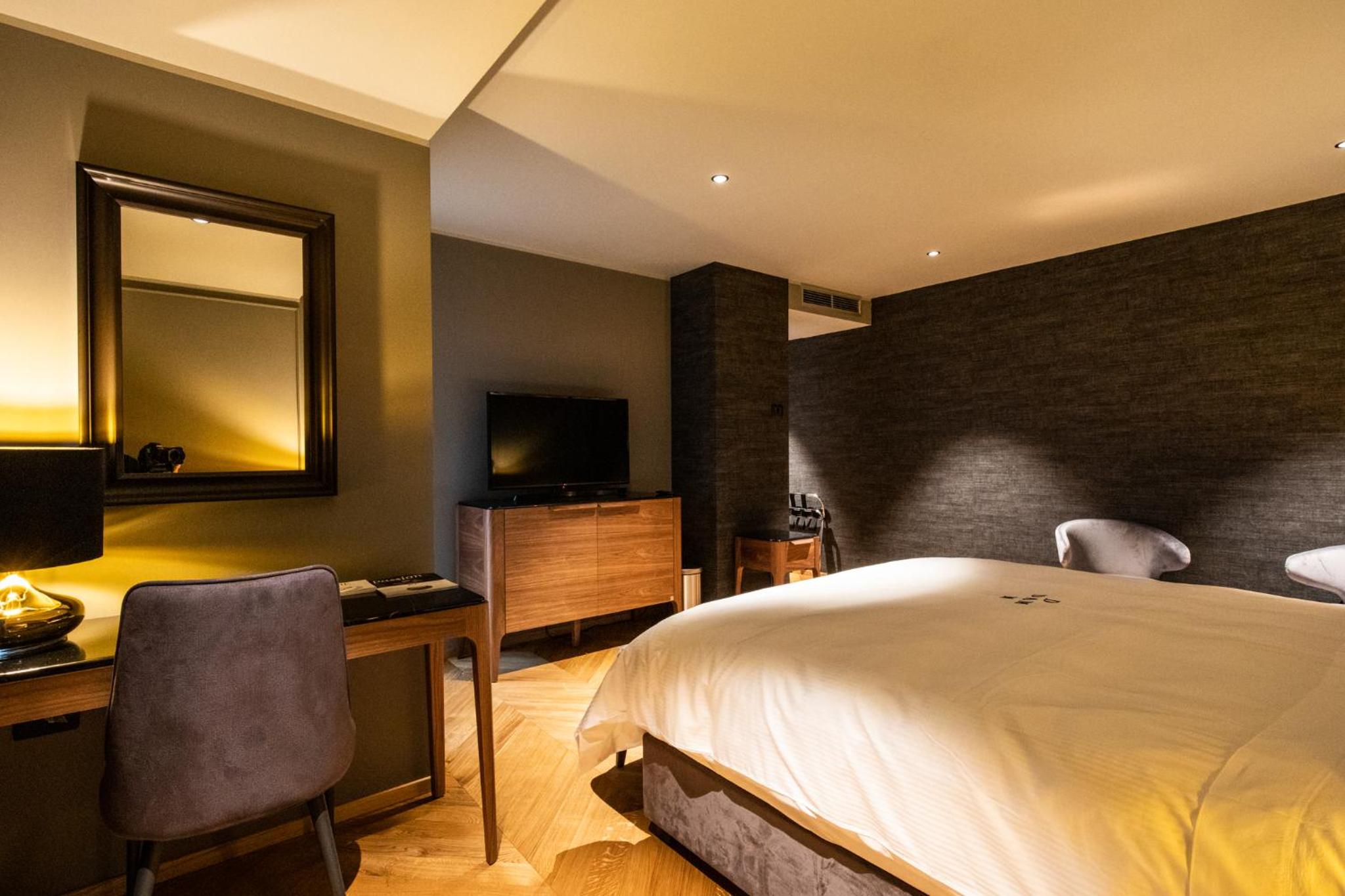 Deluxe King Room - Photo 3