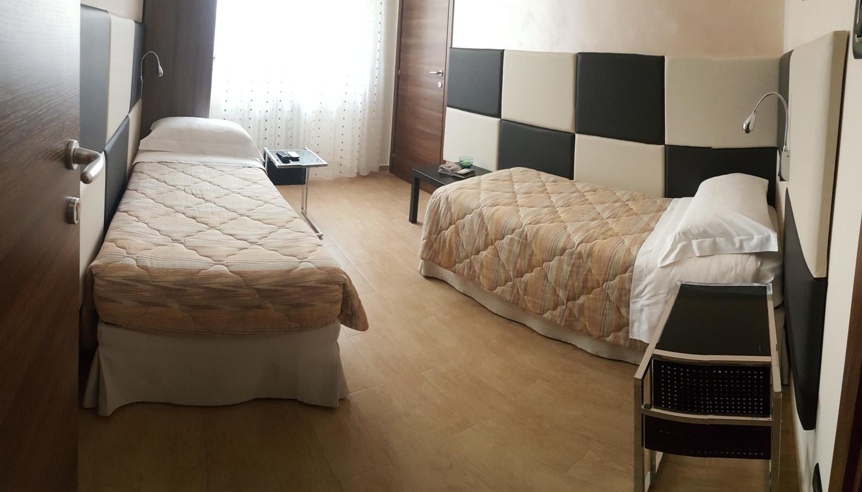Twin Room with Bathroom photo 3