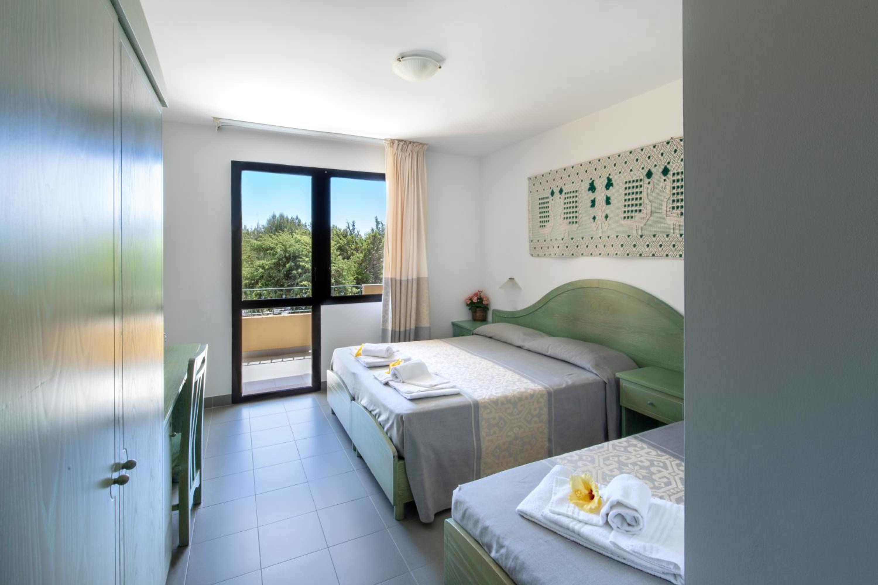 Double Room with Extra Bed photo 2