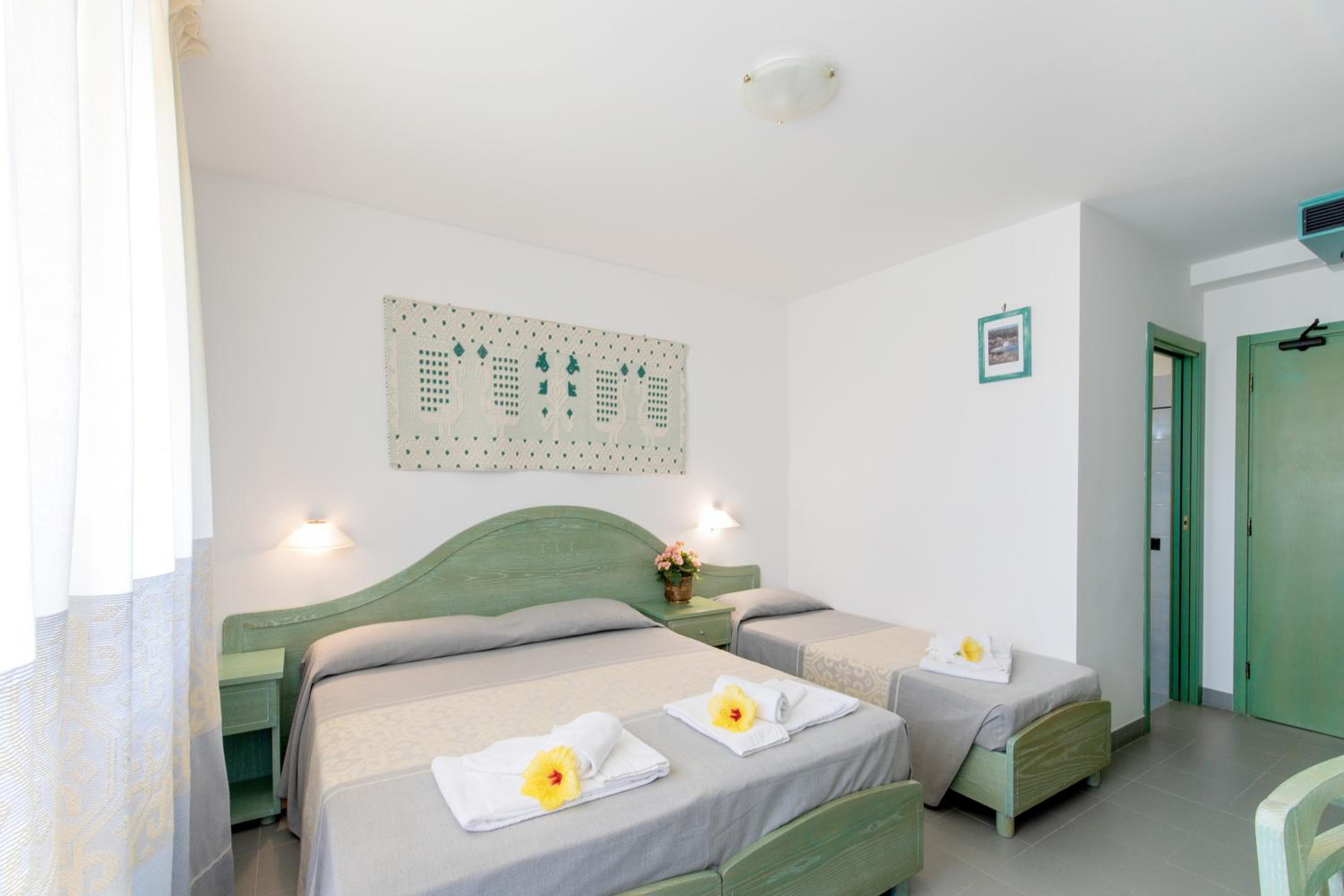 Double Room with Extra Bed photo 1