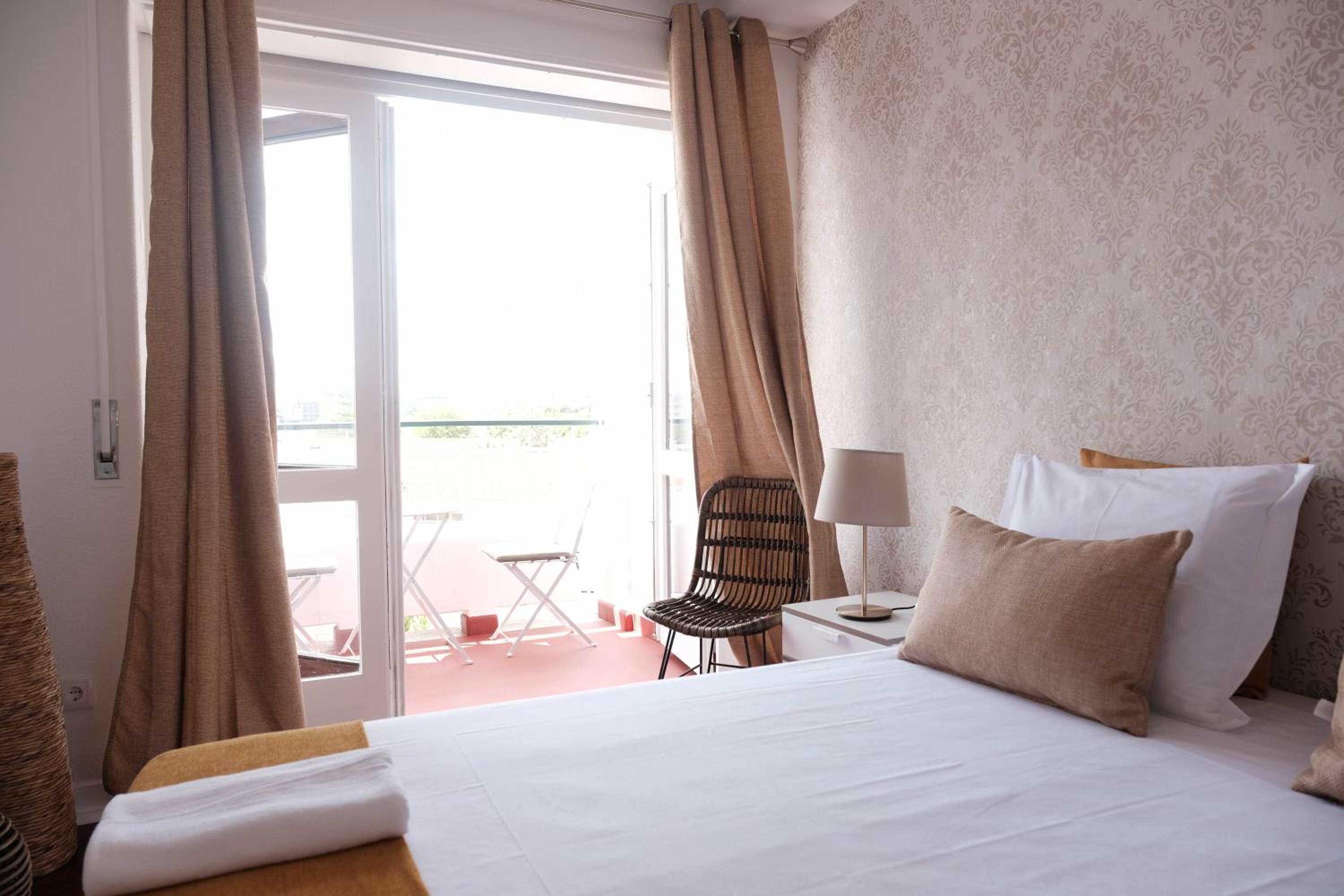Deluxe Double Room with Balcony photo 3