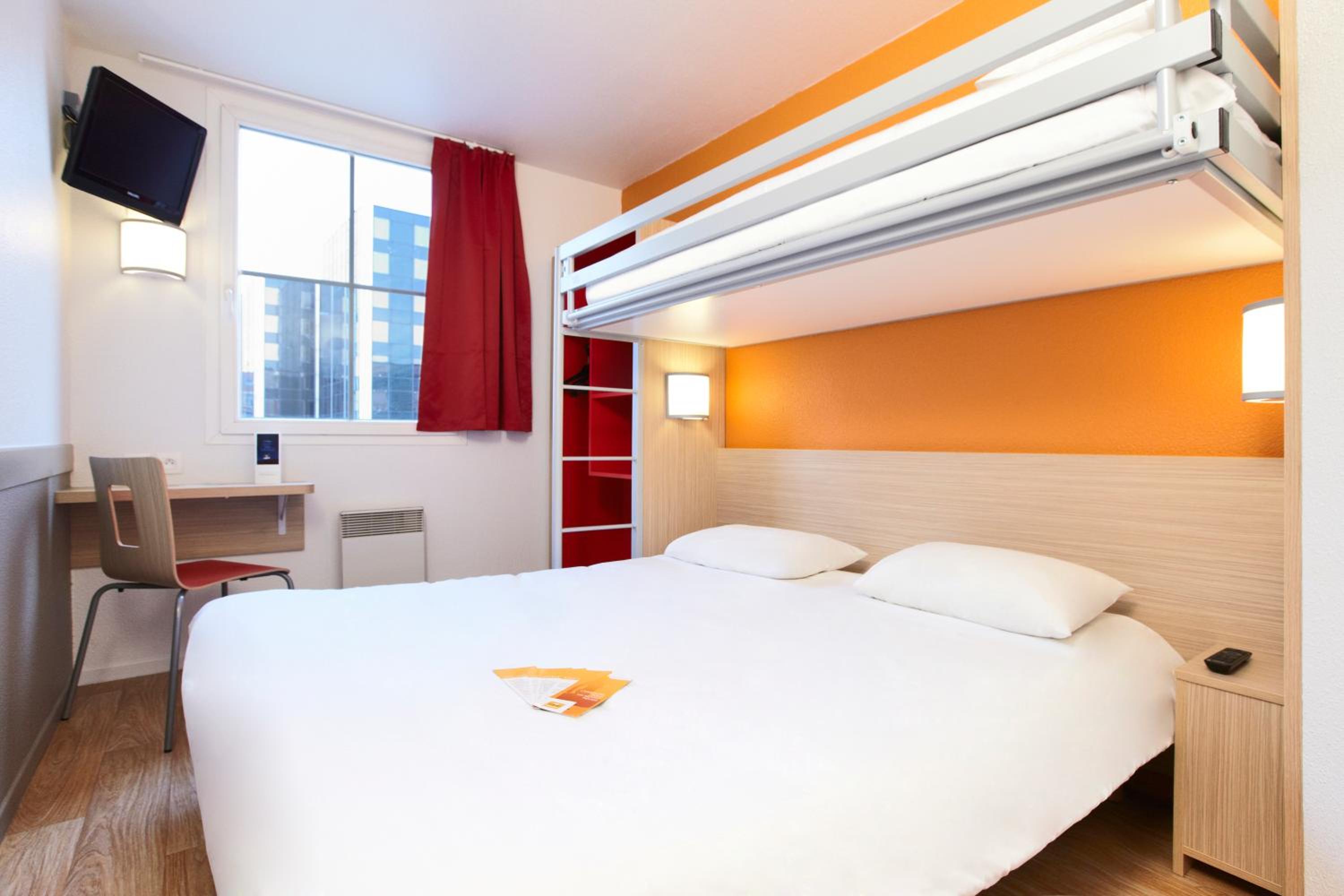 Triple Room (1 Double Bed + 1 Single Bed) photo 3