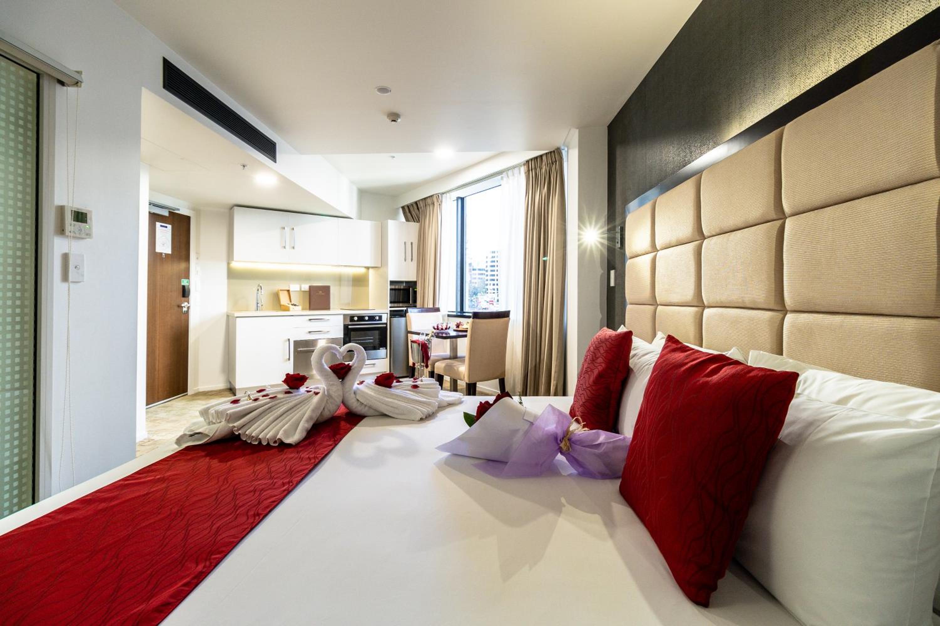 Premier King Room thumbnail 5