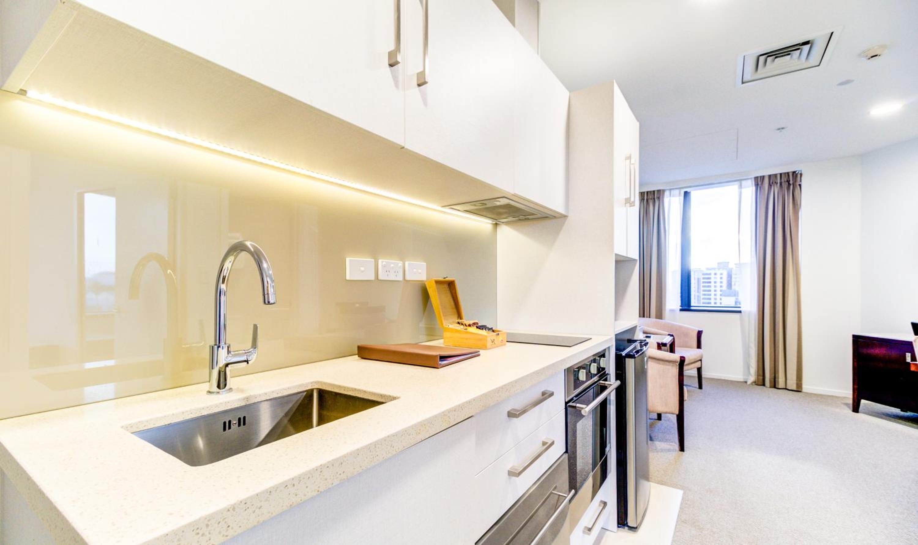One-Bedroom Suite thumbnail 5