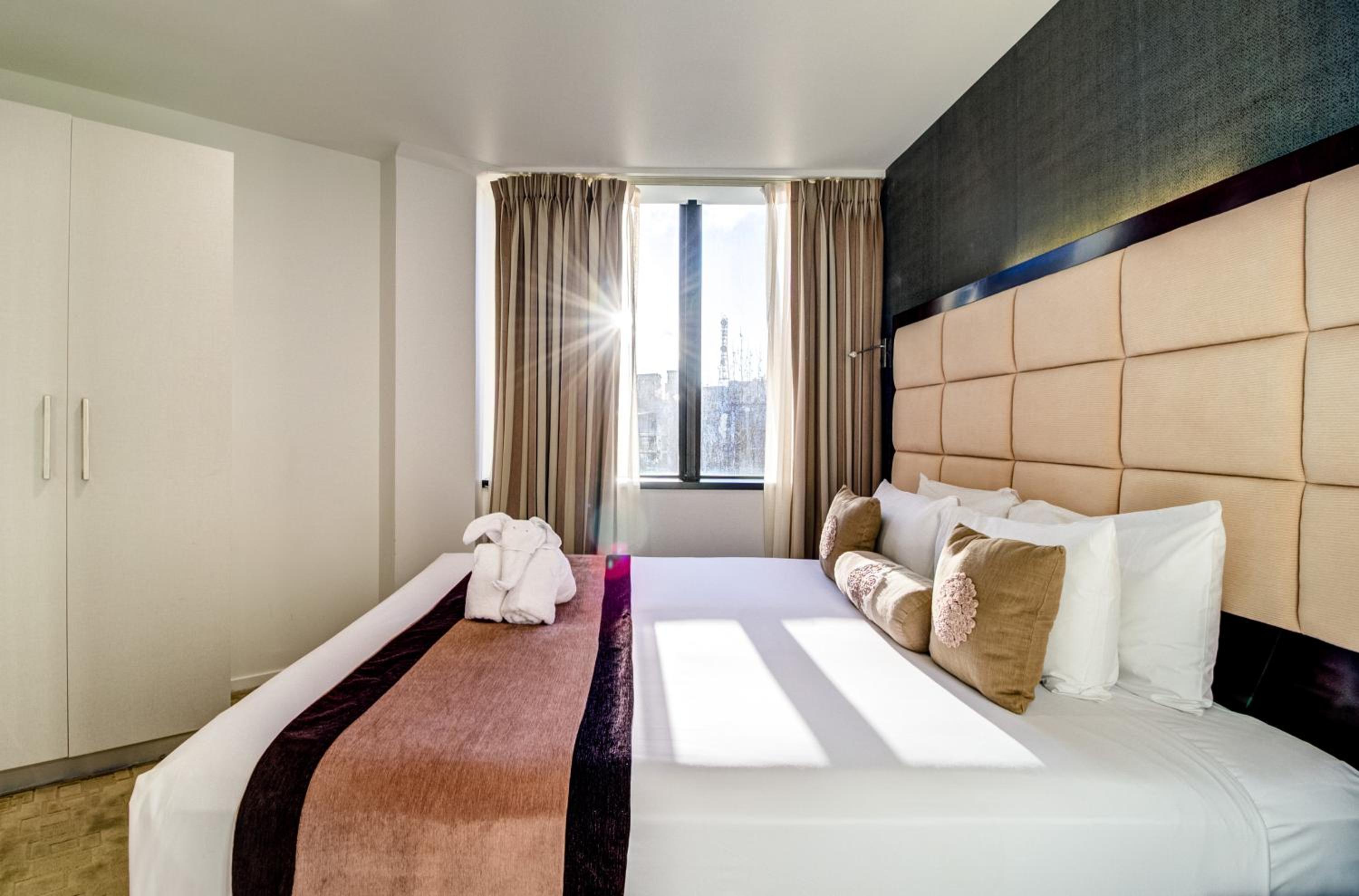 Two-Bedroom Suite thumbnail 5