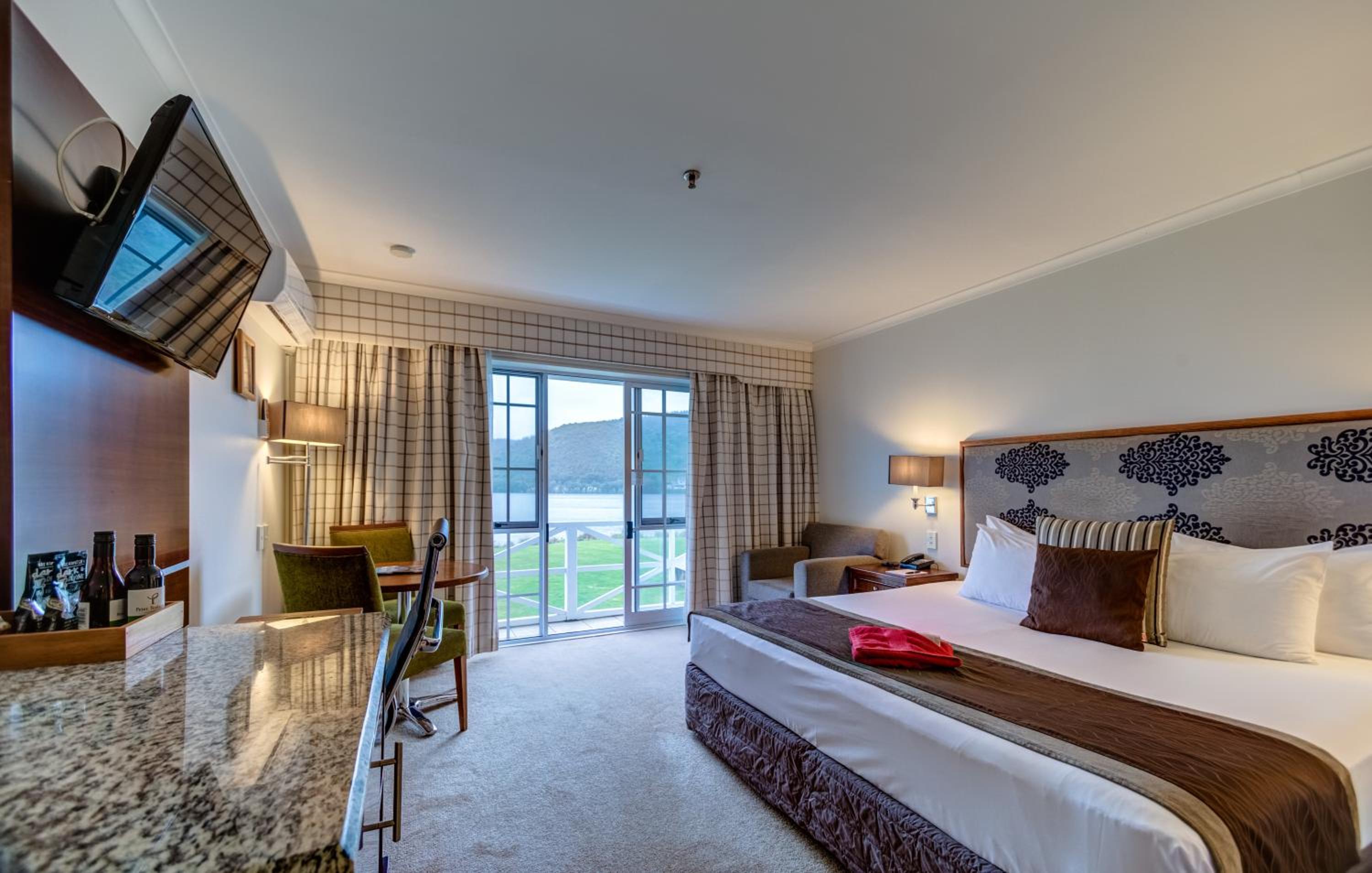 King Room with Lake View - Photo 1