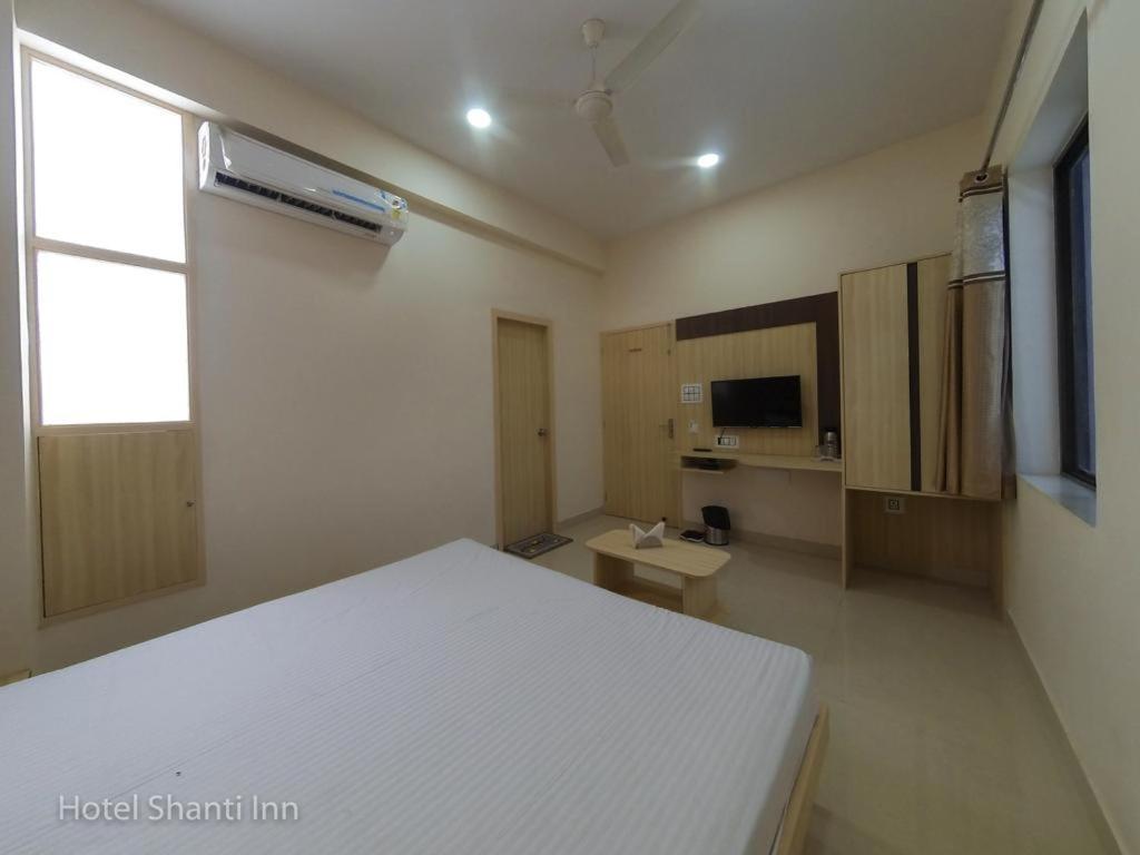 Deluxe Double Room (2 Adults + 1 Child) photo 1