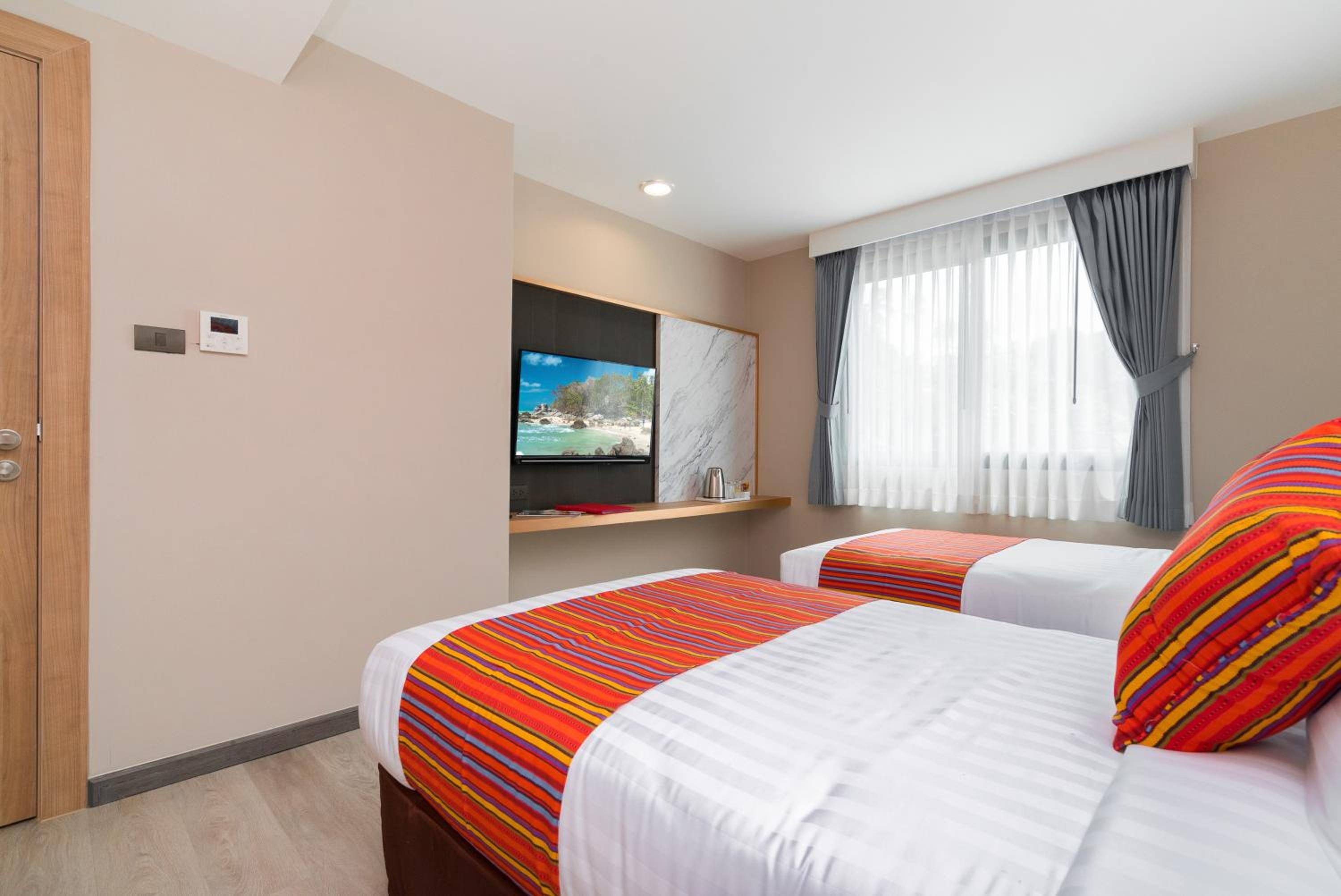 Two-Bedroom Suite - Photo 4